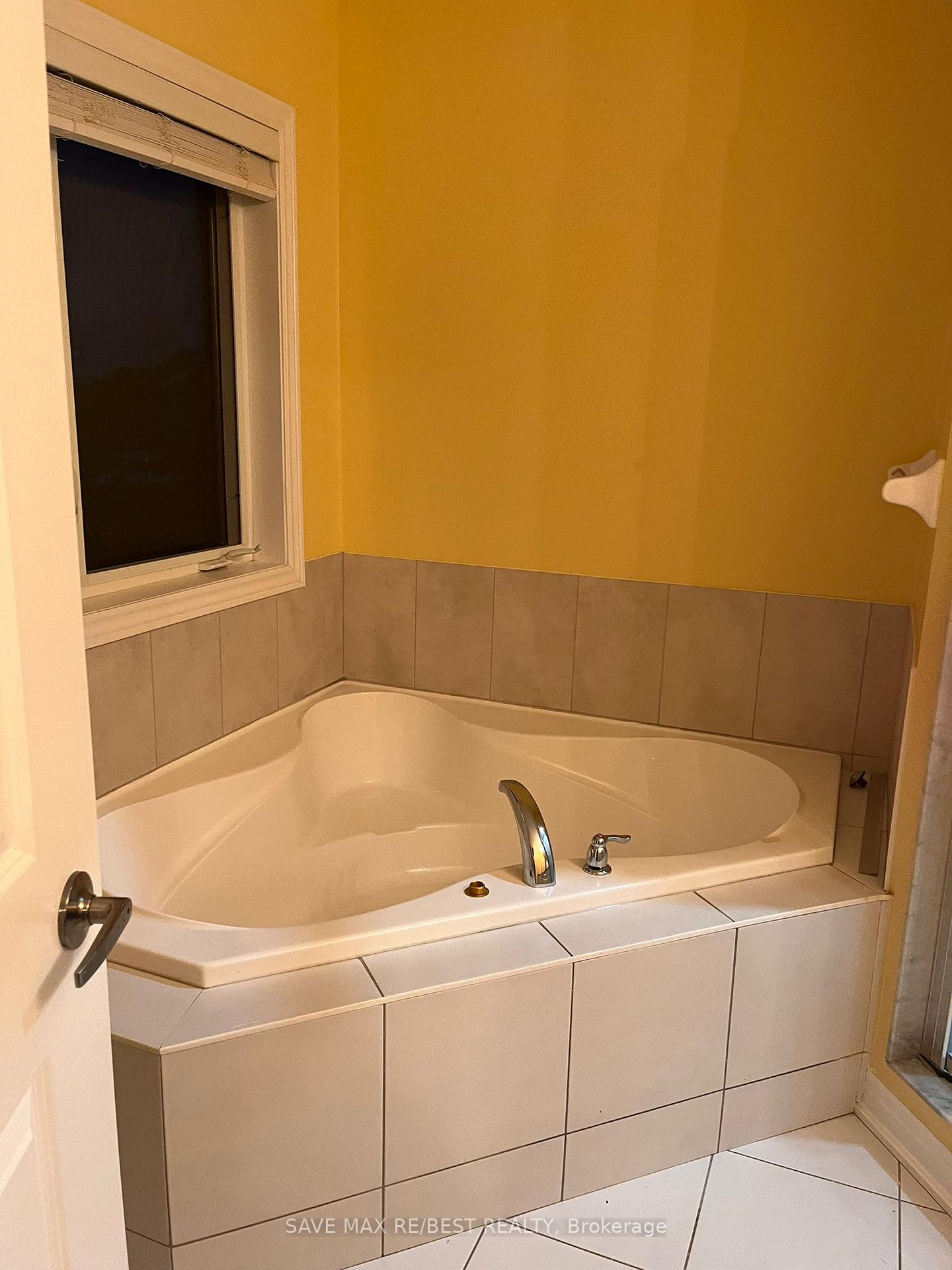 Photo 15 of 23 Naperton Drive, Brampton, Sandringham-Wellington — HOMEH