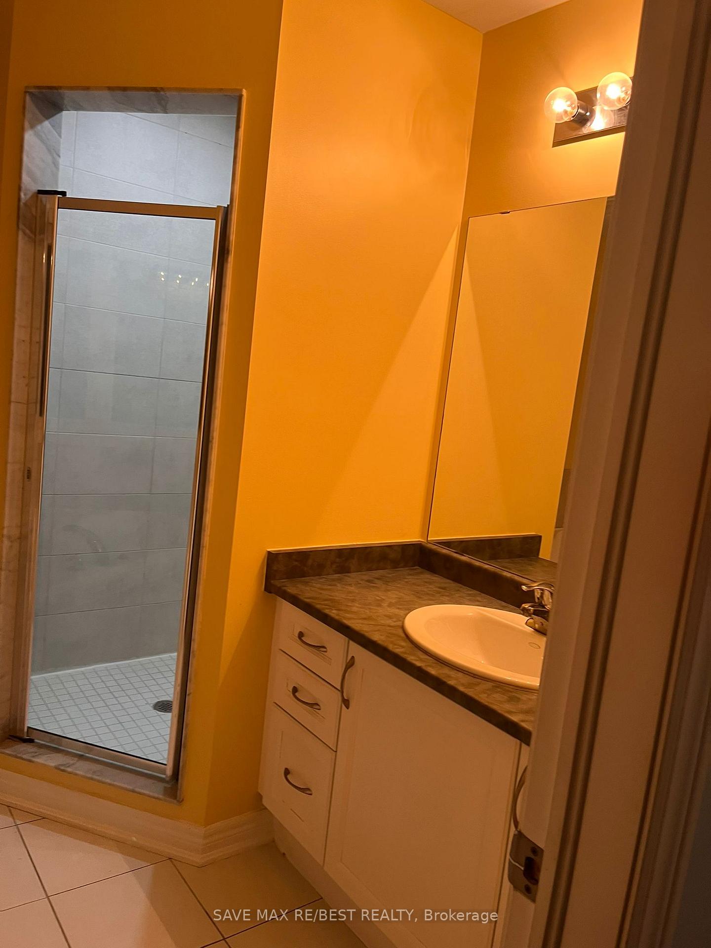 Photo 16 of 23 Naperton Drive, Brampton, Sandringham-Wellington — HOMEH