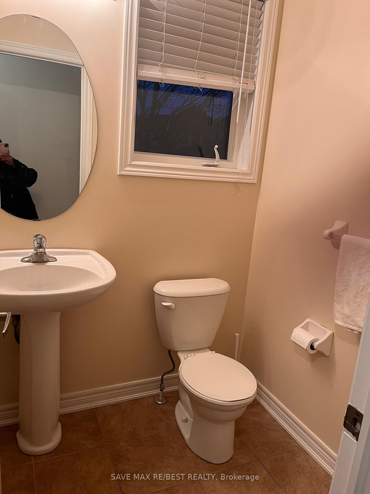 Photo 18 of 23 Naperton Drive, Brampton, Sandringham-Wellington — HOMEH