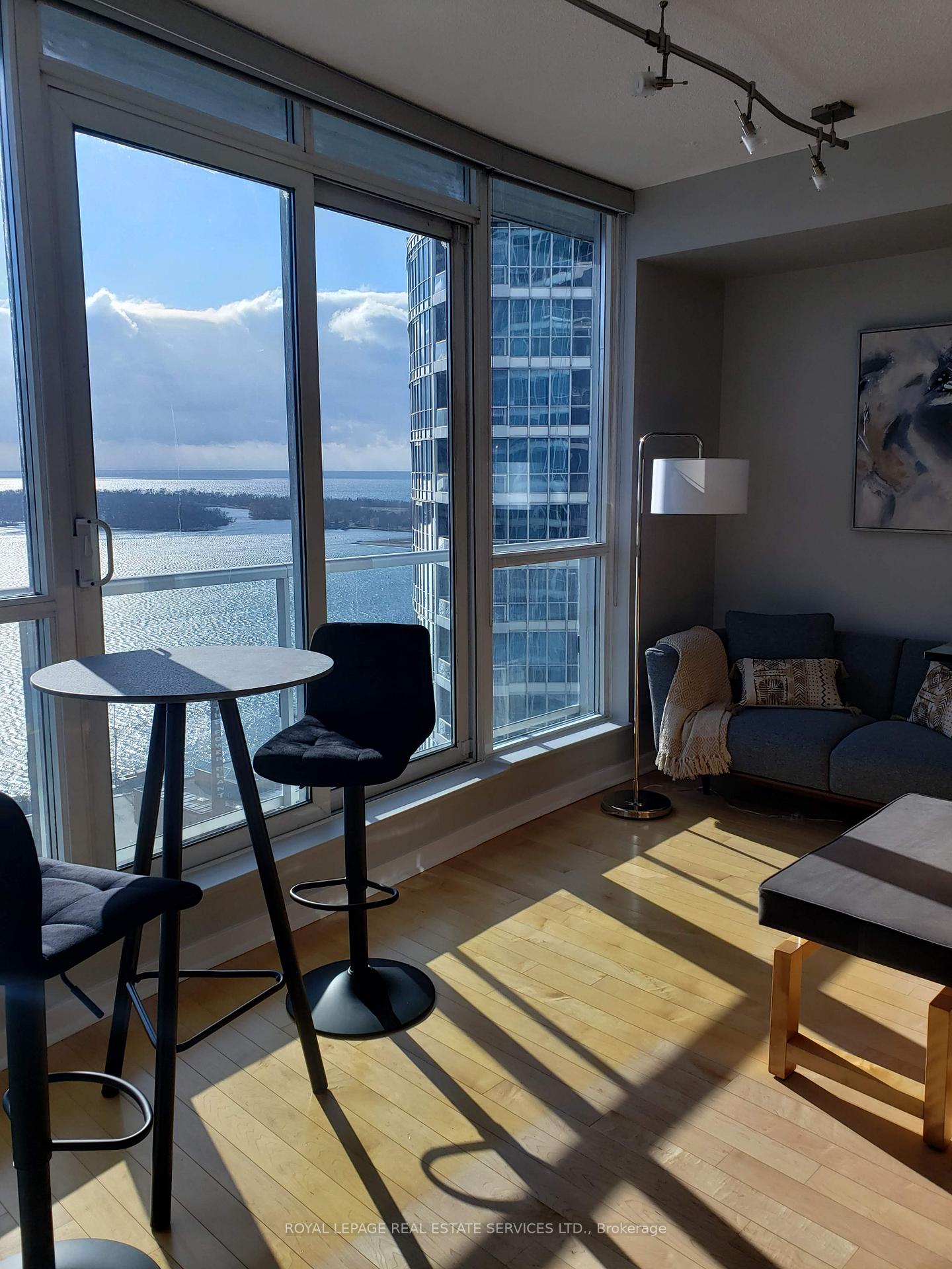 Photo 5 of Unit 3308, 8 York Street, Toronto, Waterfront Communities — HOMEH