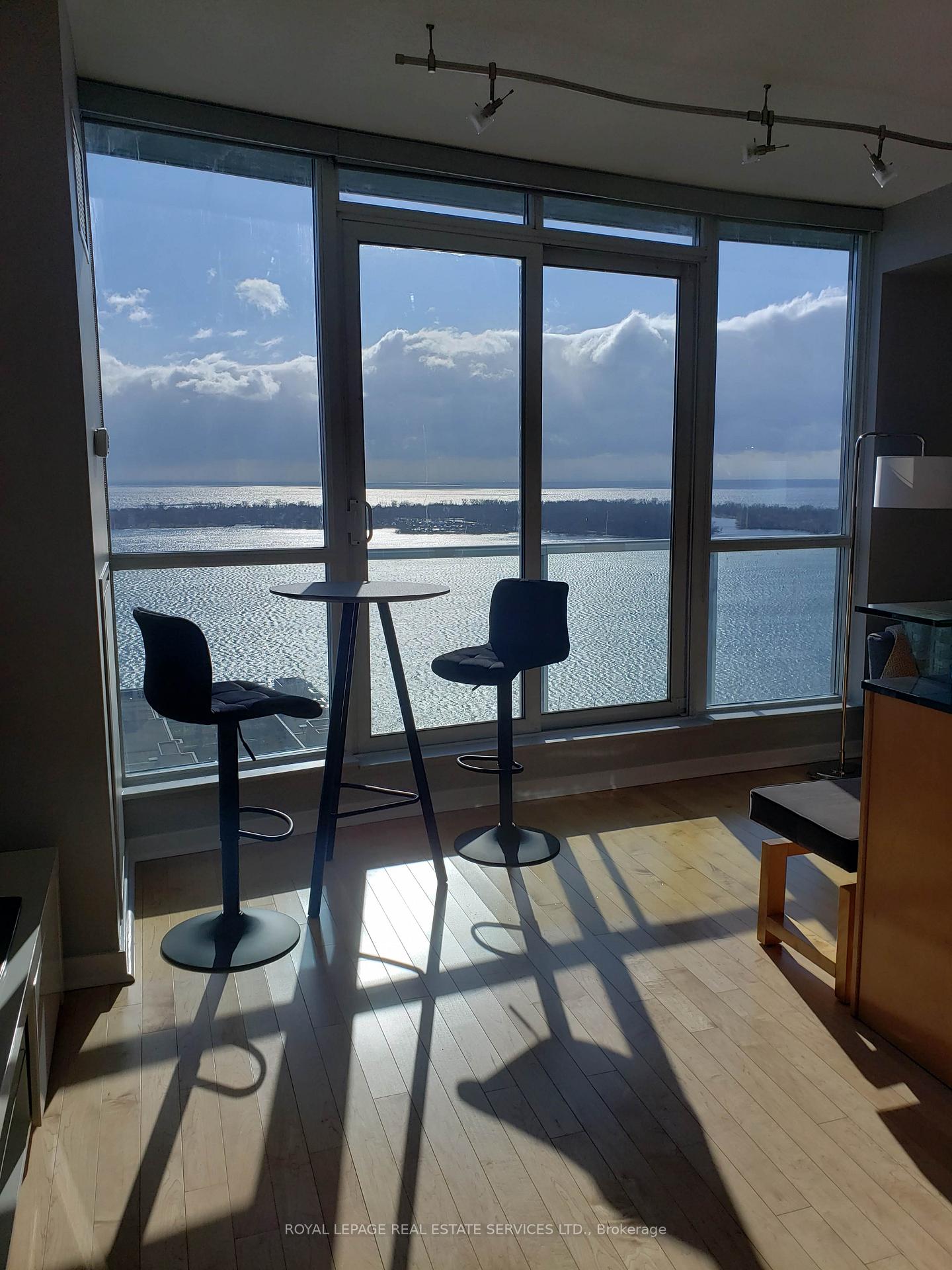 Photo 7 of Unit 3308, 8 York Street, Toronto, Waterfront Communities — HOMEH