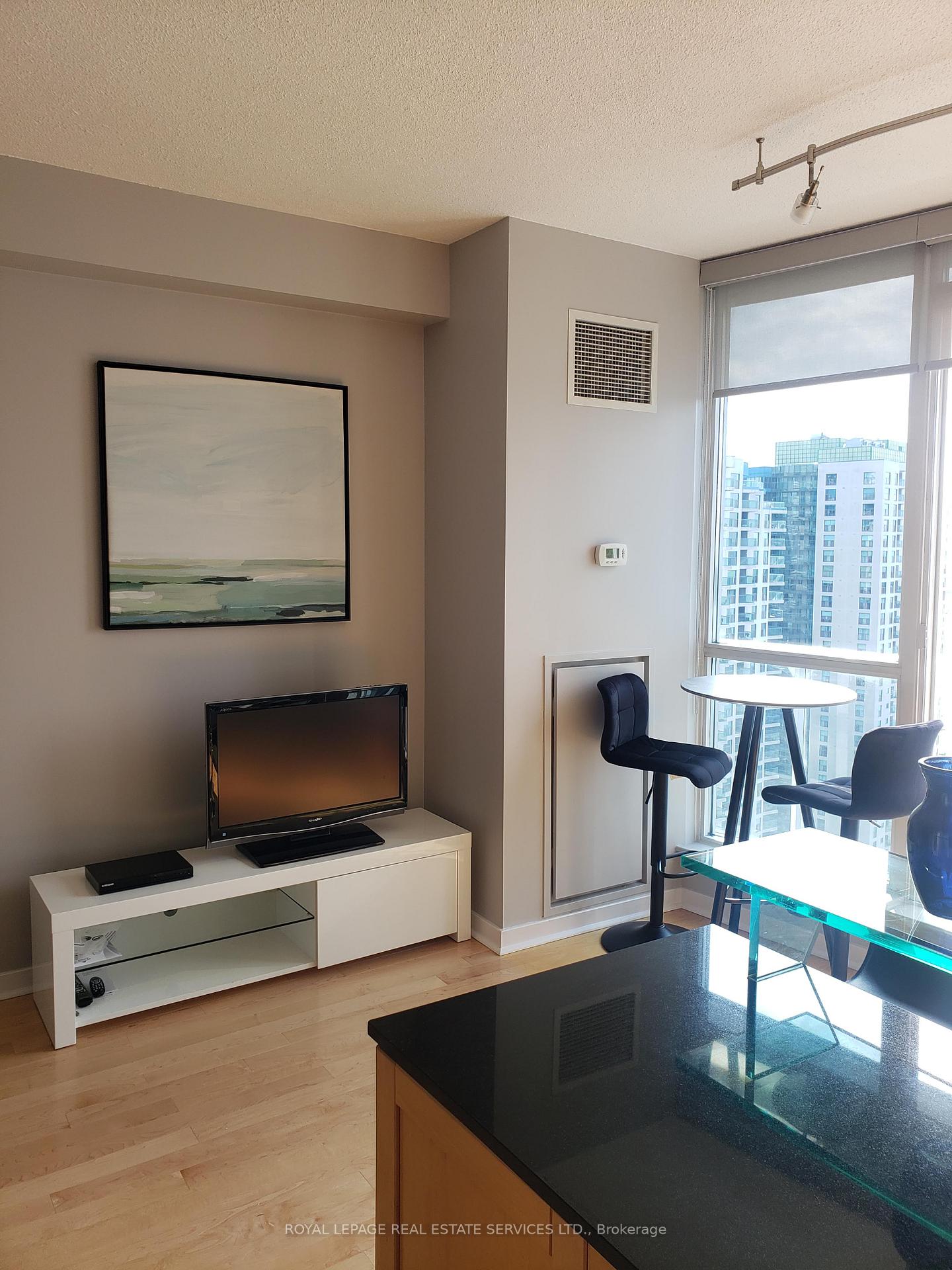 Photo 8 of Unit 3308, 8 York Street, Toronto, Waterfront Communities — HOMEH
