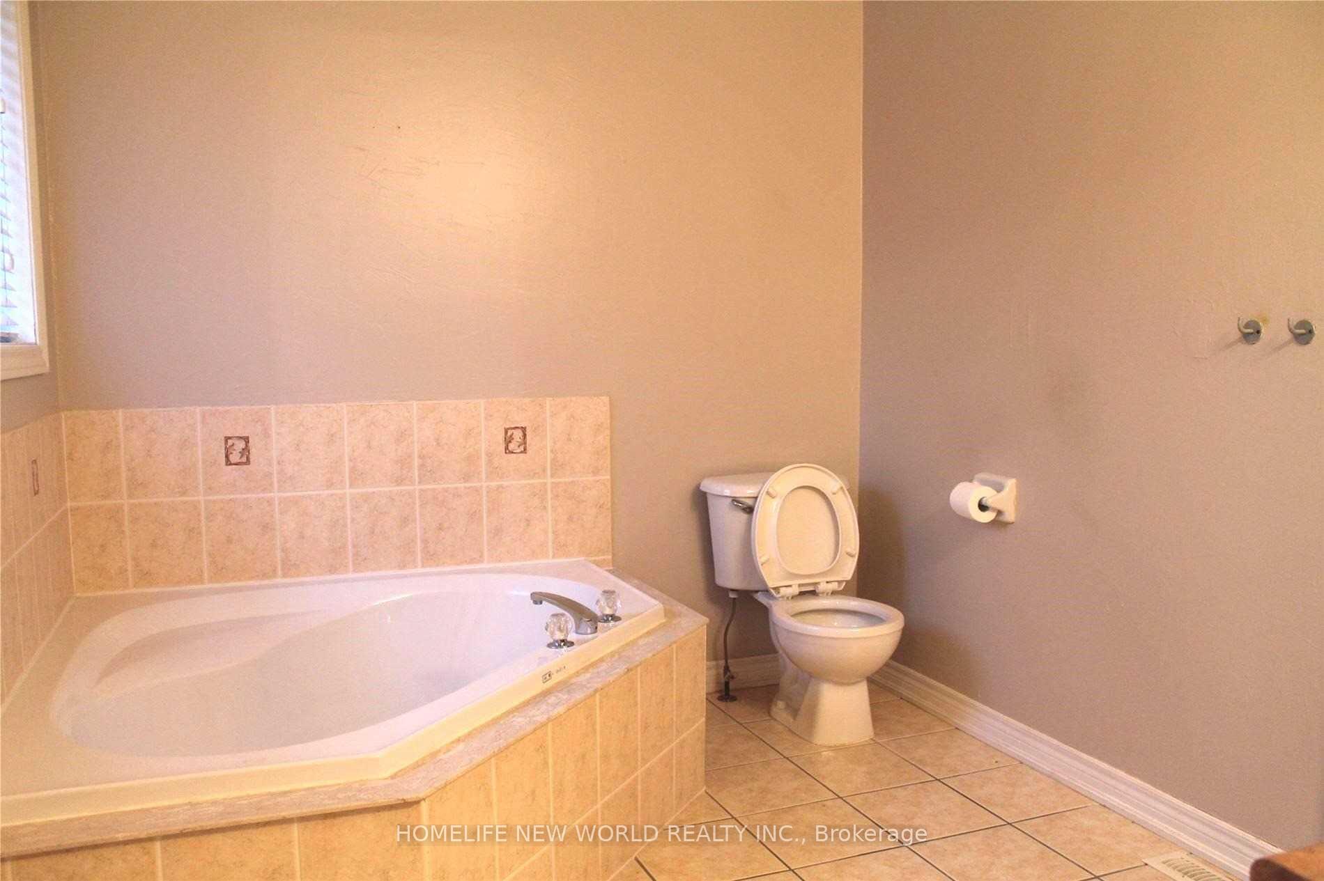 Photo 13 of 102 Emms Drive, Barrie, Holly — HOMEH