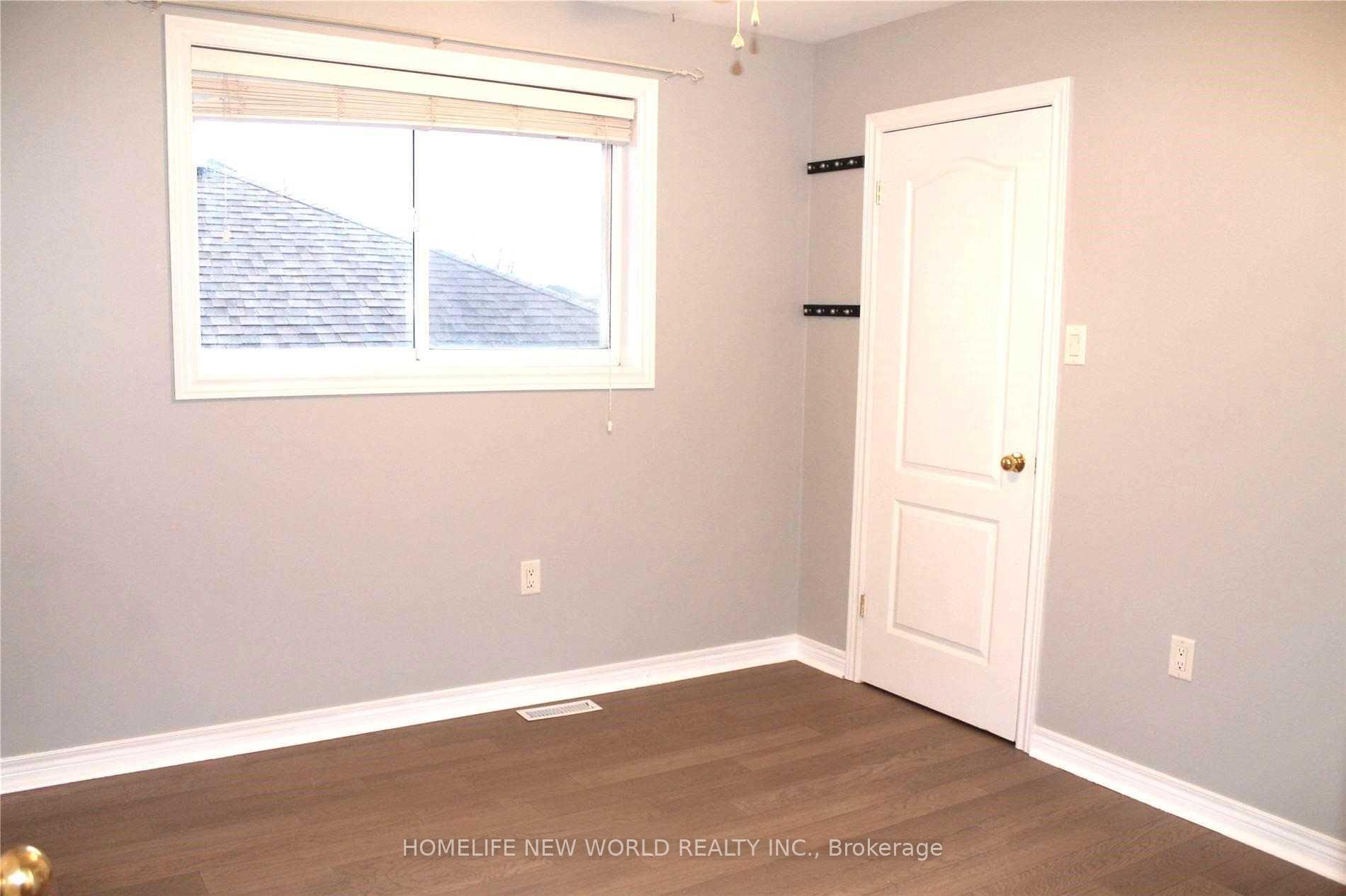 Photo 17 of 102 Emms Drive, Barrie, Holly — HOMEH