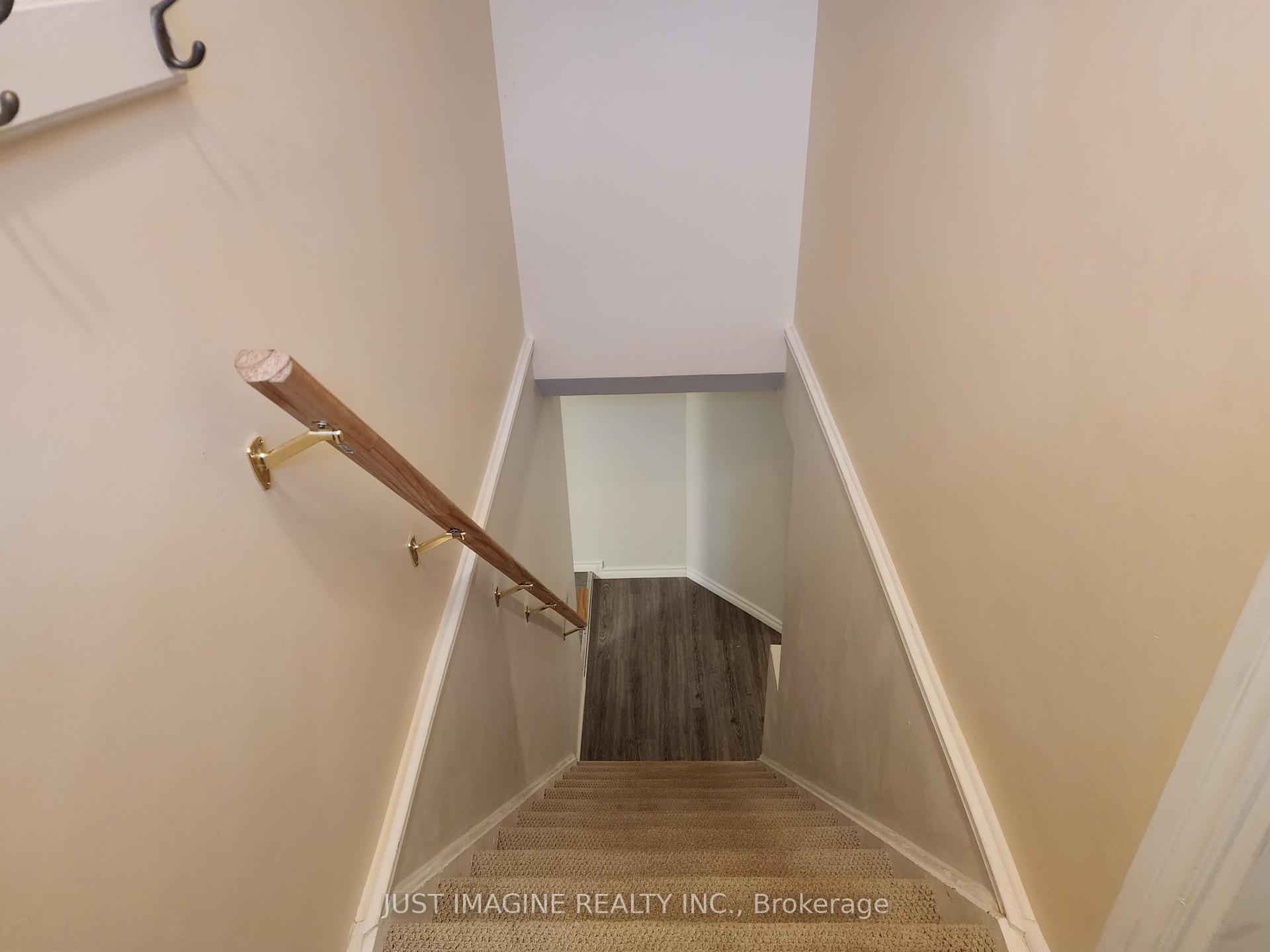 Photo 2 of Unit B, 895 Chapman Boulevard, Ottawa, Elmvale Acres — HOMEH