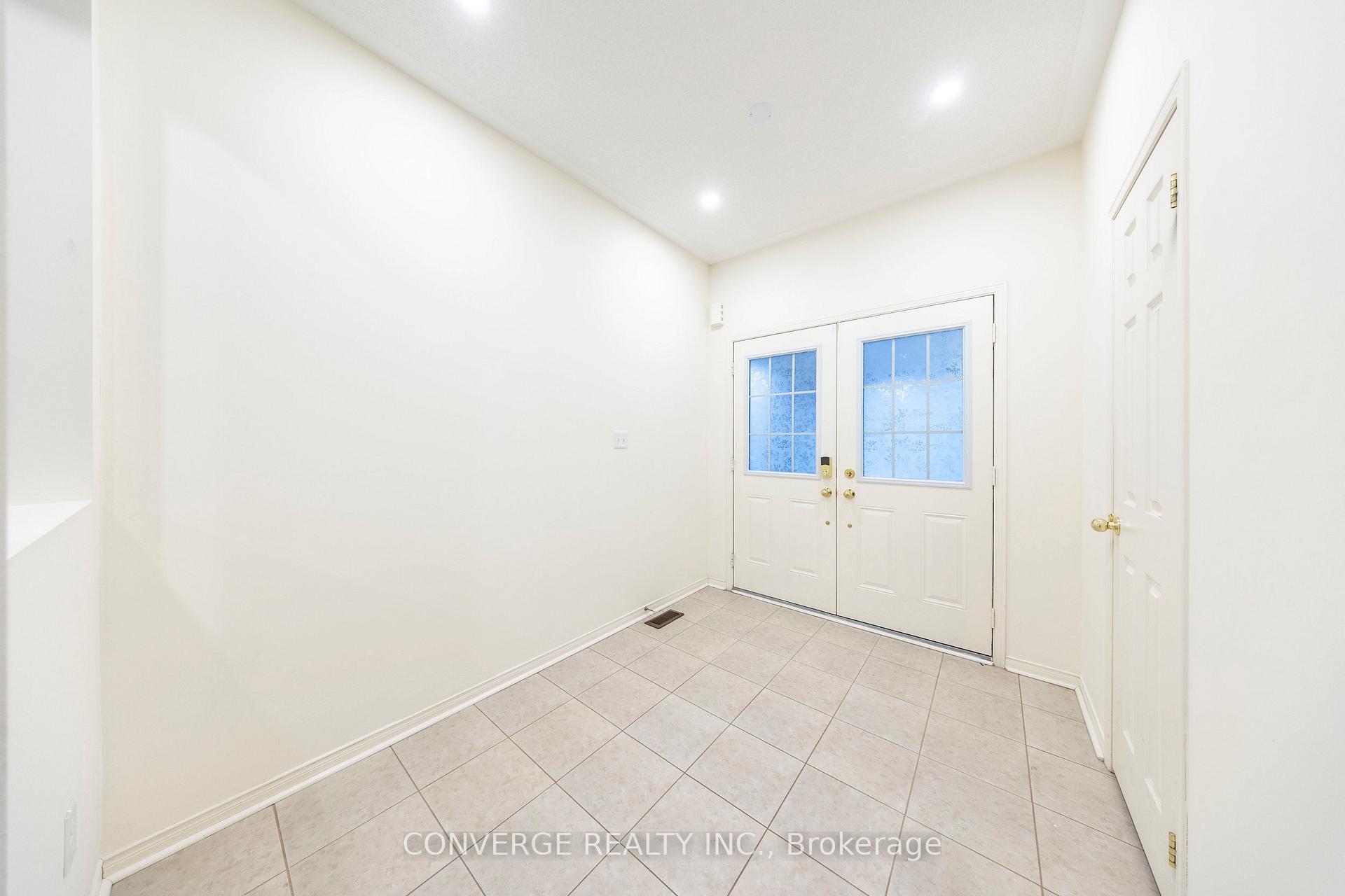 Photo 4 of 109 Cookview Drive, Brampton, Sandringham-Wellington — HOMEH