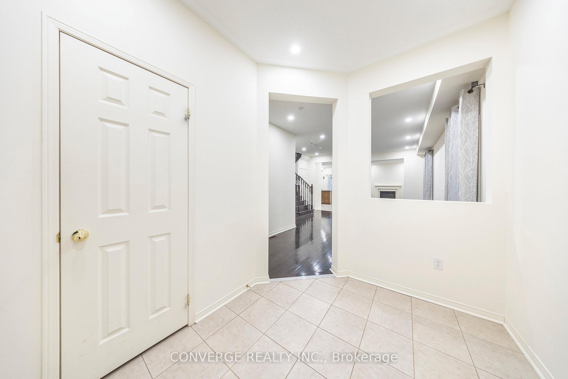 Photo 5 of 109 Cookview Drive, Brampton, Sandringham-Wellington — HOMEH