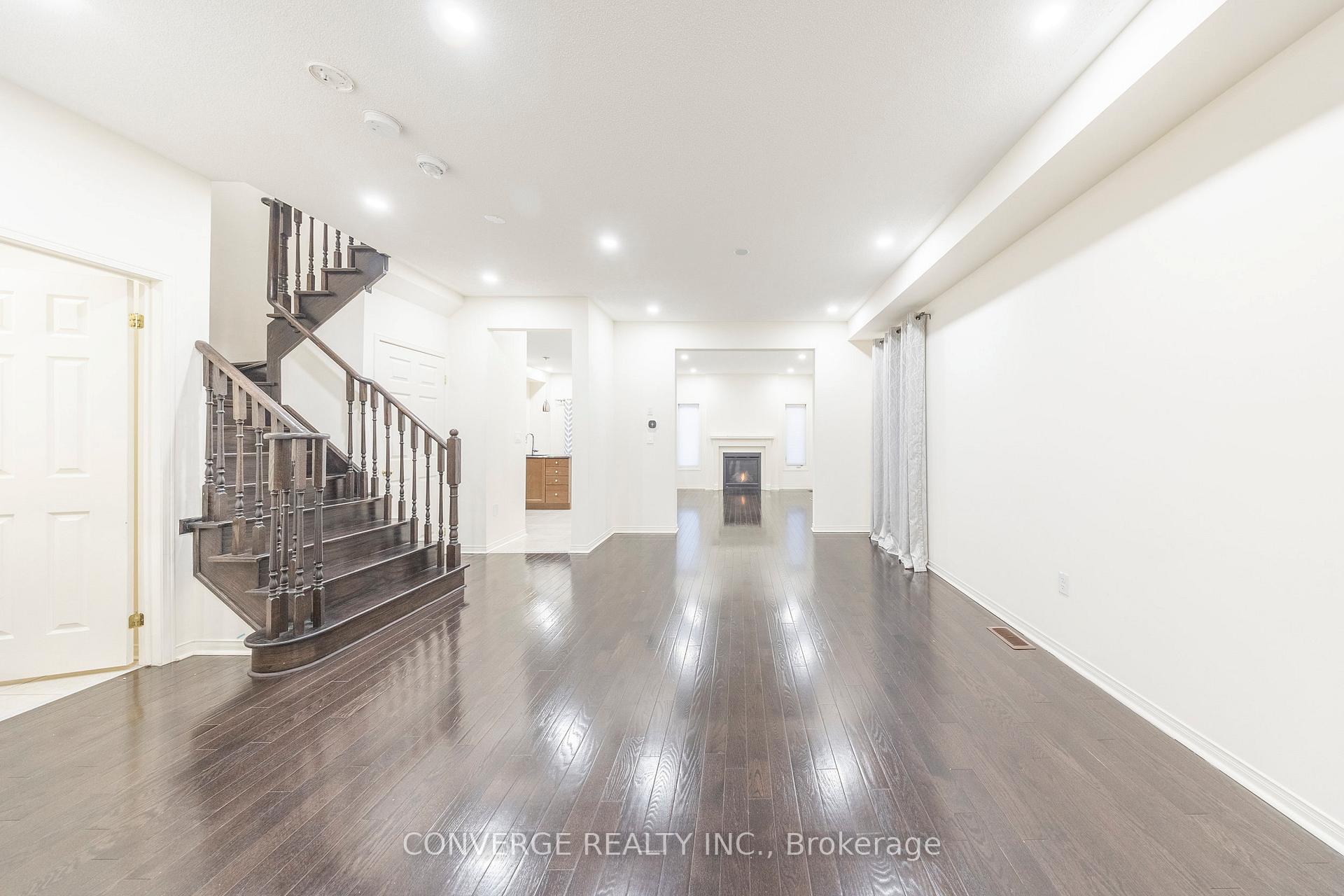 Photo 6 of 109 Cookview Drive, Brampton, Sandringham-Wellington — HOMEH