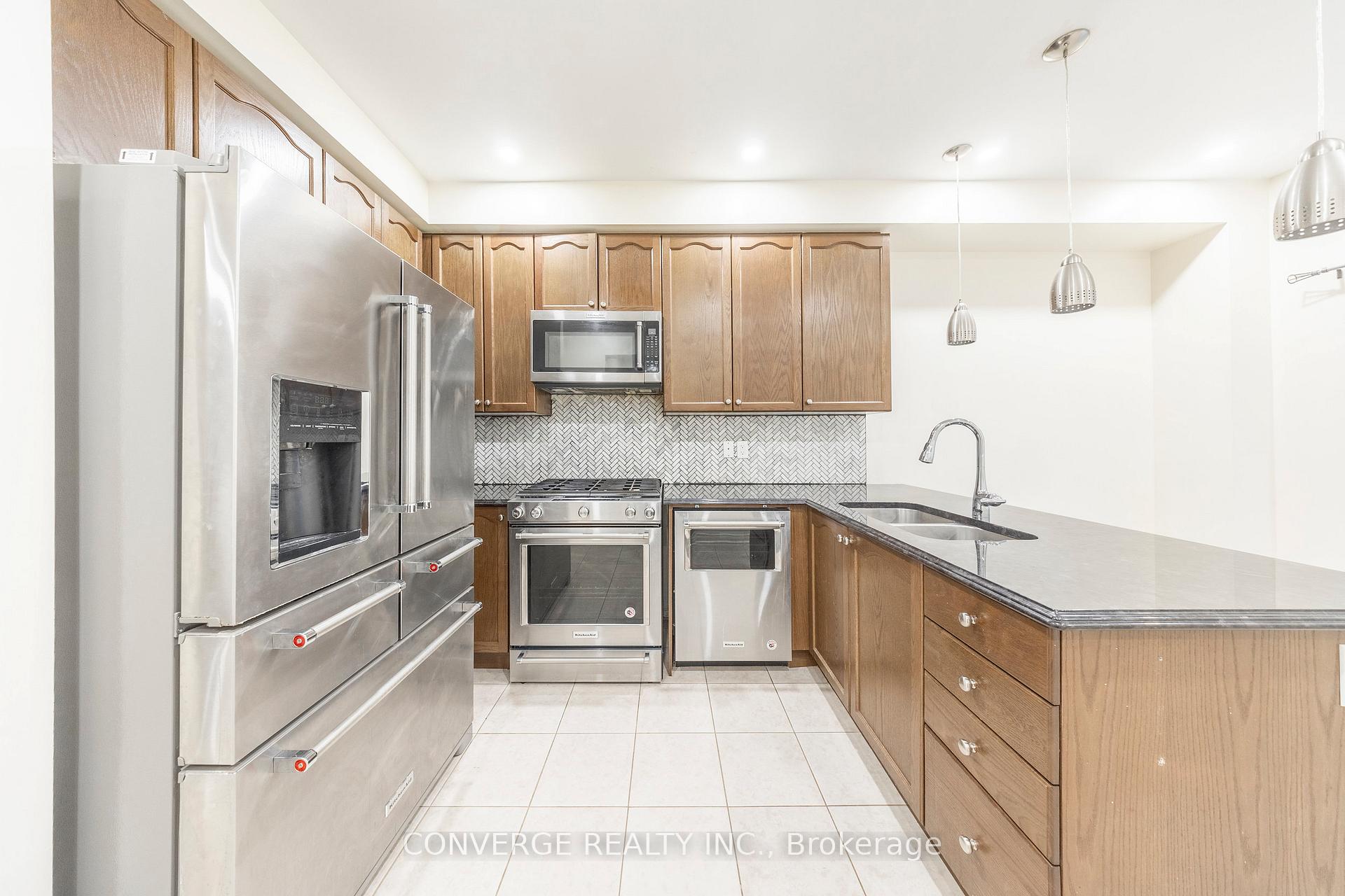 Photo 11 of 109 Cookview Drive, Brampton, Sandringham-Wellington — HOMEH