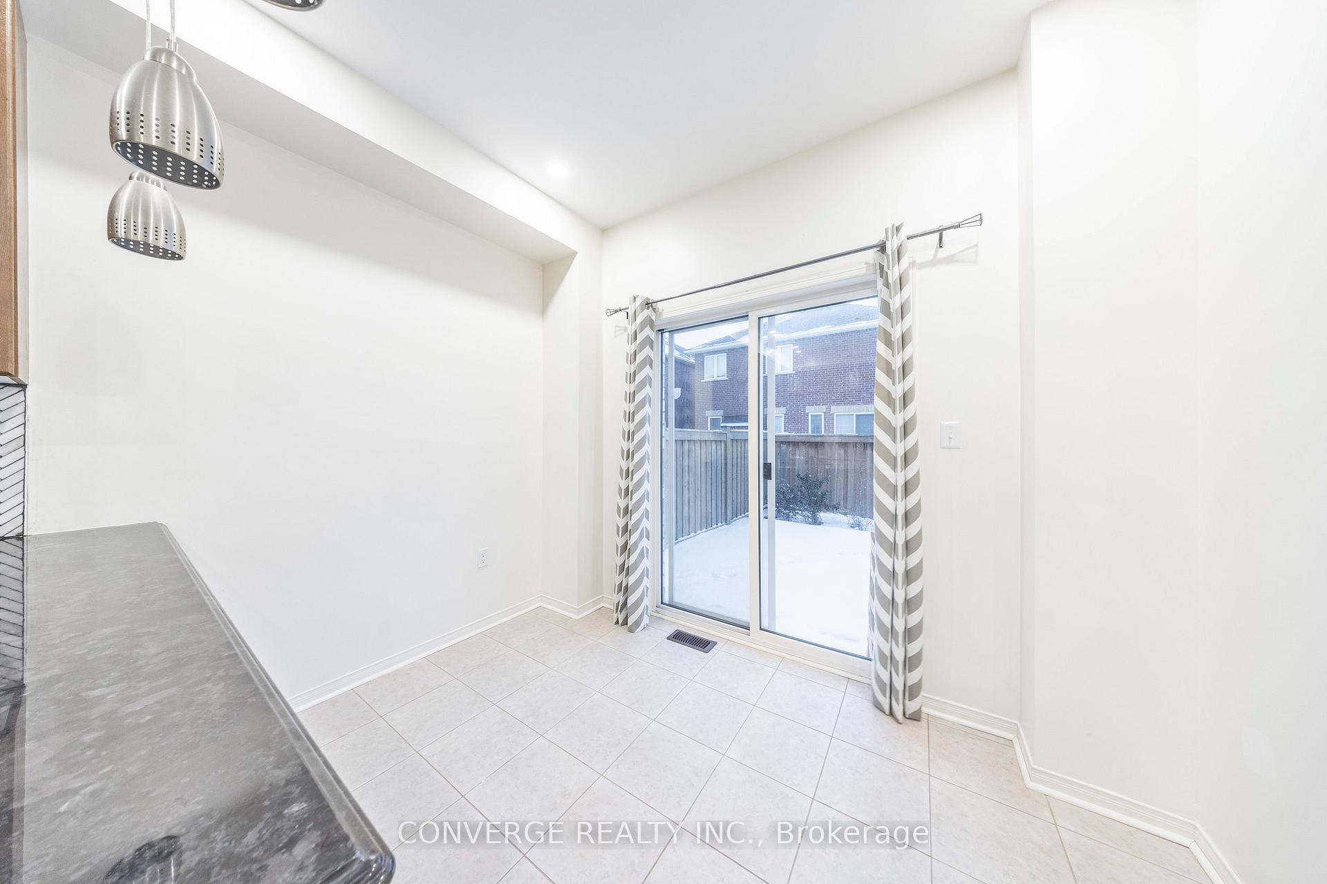 Photo 12 of 109 Cookview Drive, Brampton, Sandringham-Wellington — HOMEH
