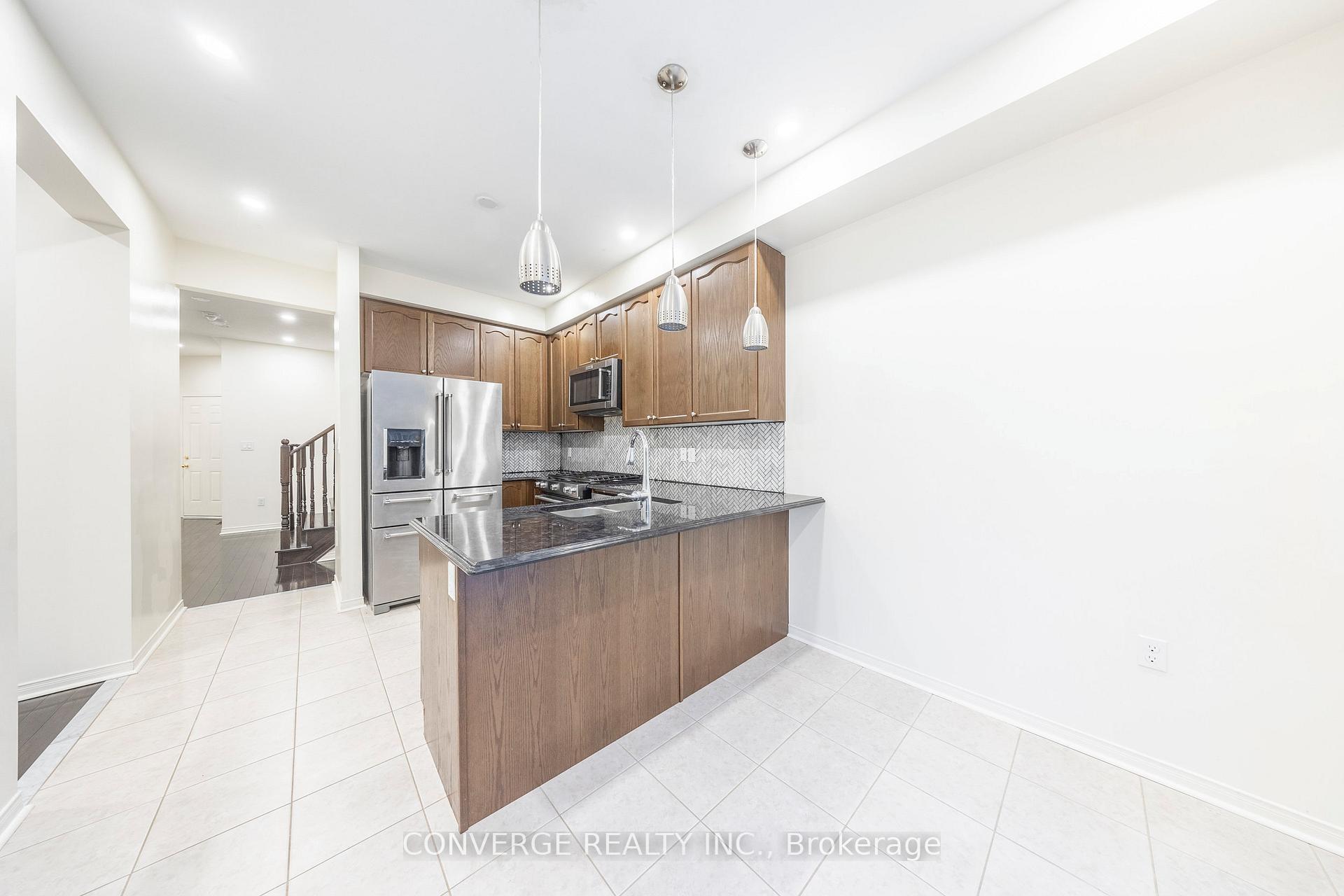 Photo 13 of 109 Cookview Drive, Brampton, Sandringham-Wellington — HOMEH