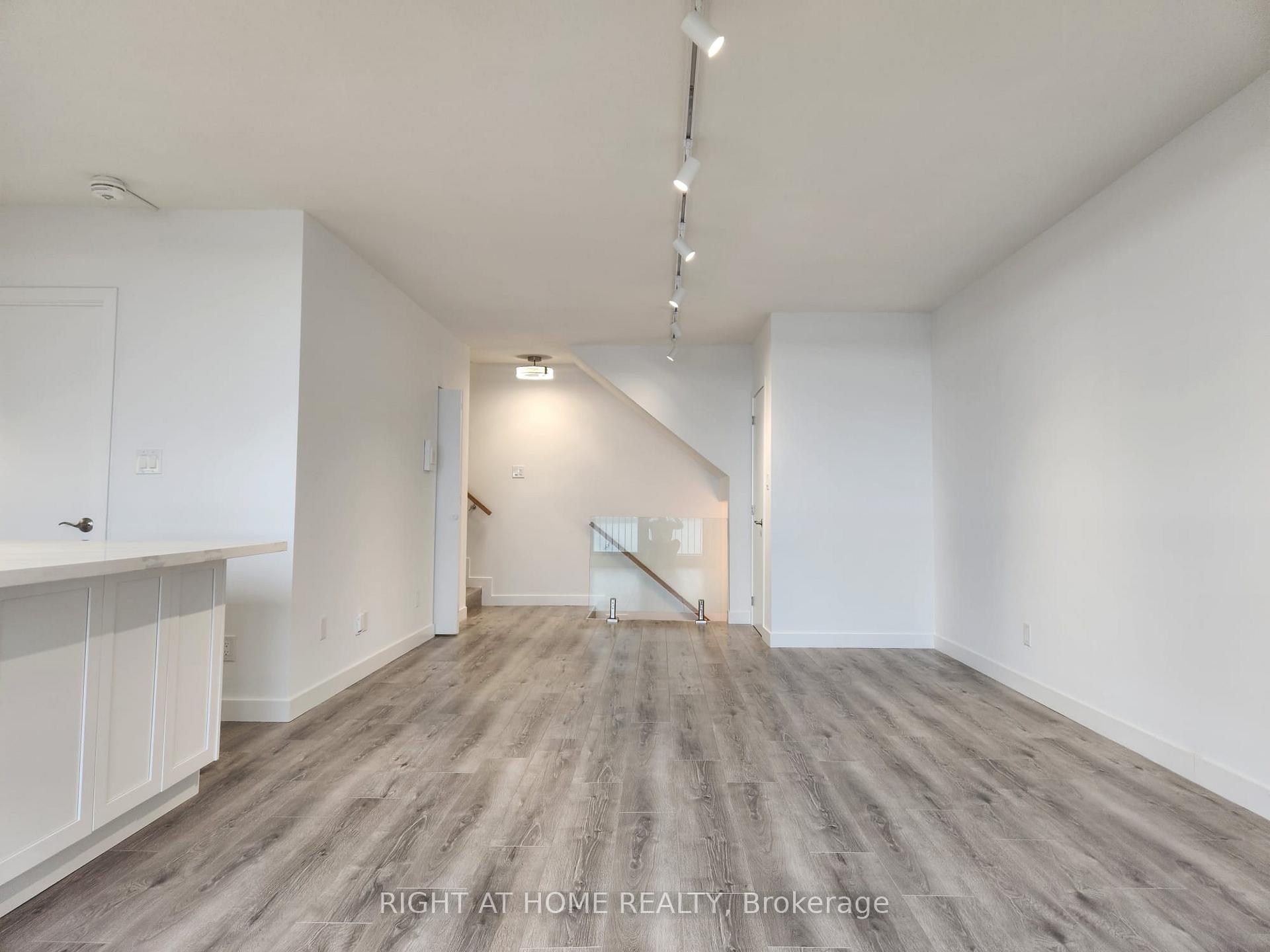 Photo 5 of Unit 831, 33 Harbour Square, Toronto, Waterfront Communities — HOMEH
