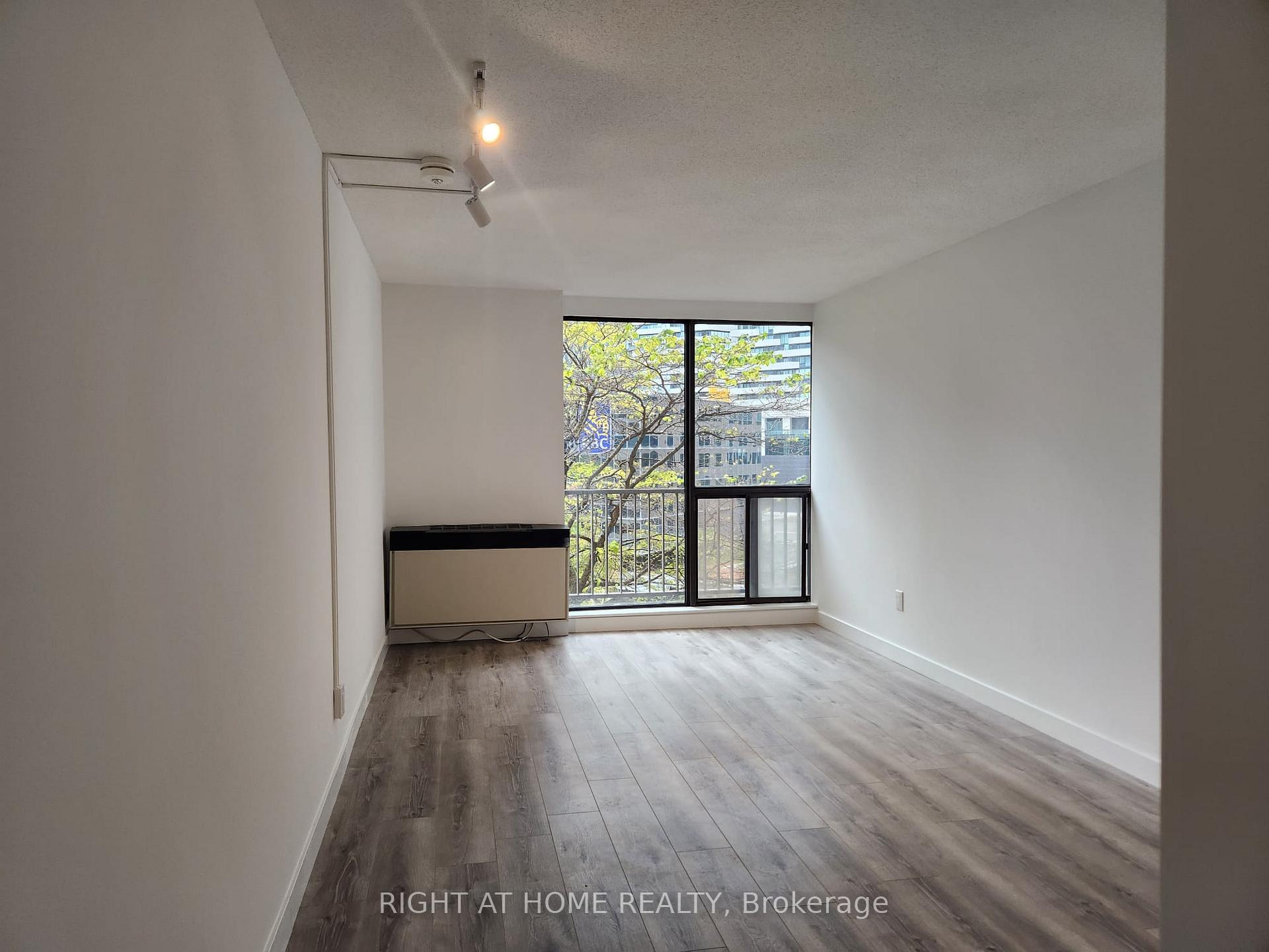 Photo 10 of Unit 831, 33 Harbour Square, Toronto, Waterfront Communities — HOMEH