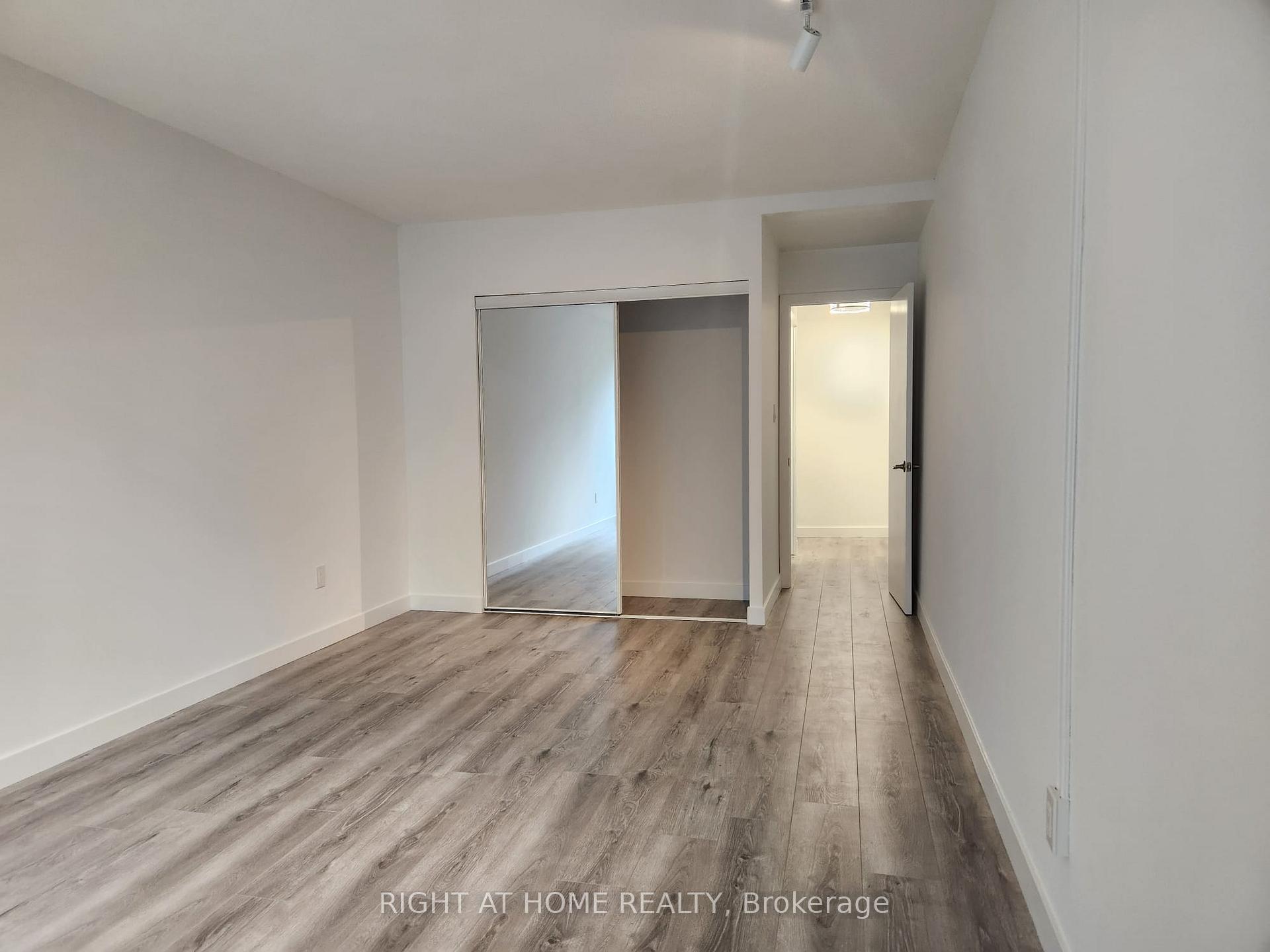 Photo 11 of Unit 831, 33 Harbour Square, Toronto, Waterfront Communities — HOMEH