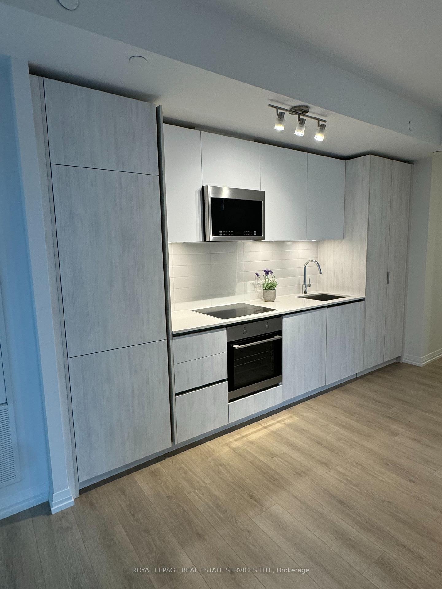 Photo 2 of Unit 1009, 8 Widmer Street, Toronto, Waterfront Communities — HOMEH