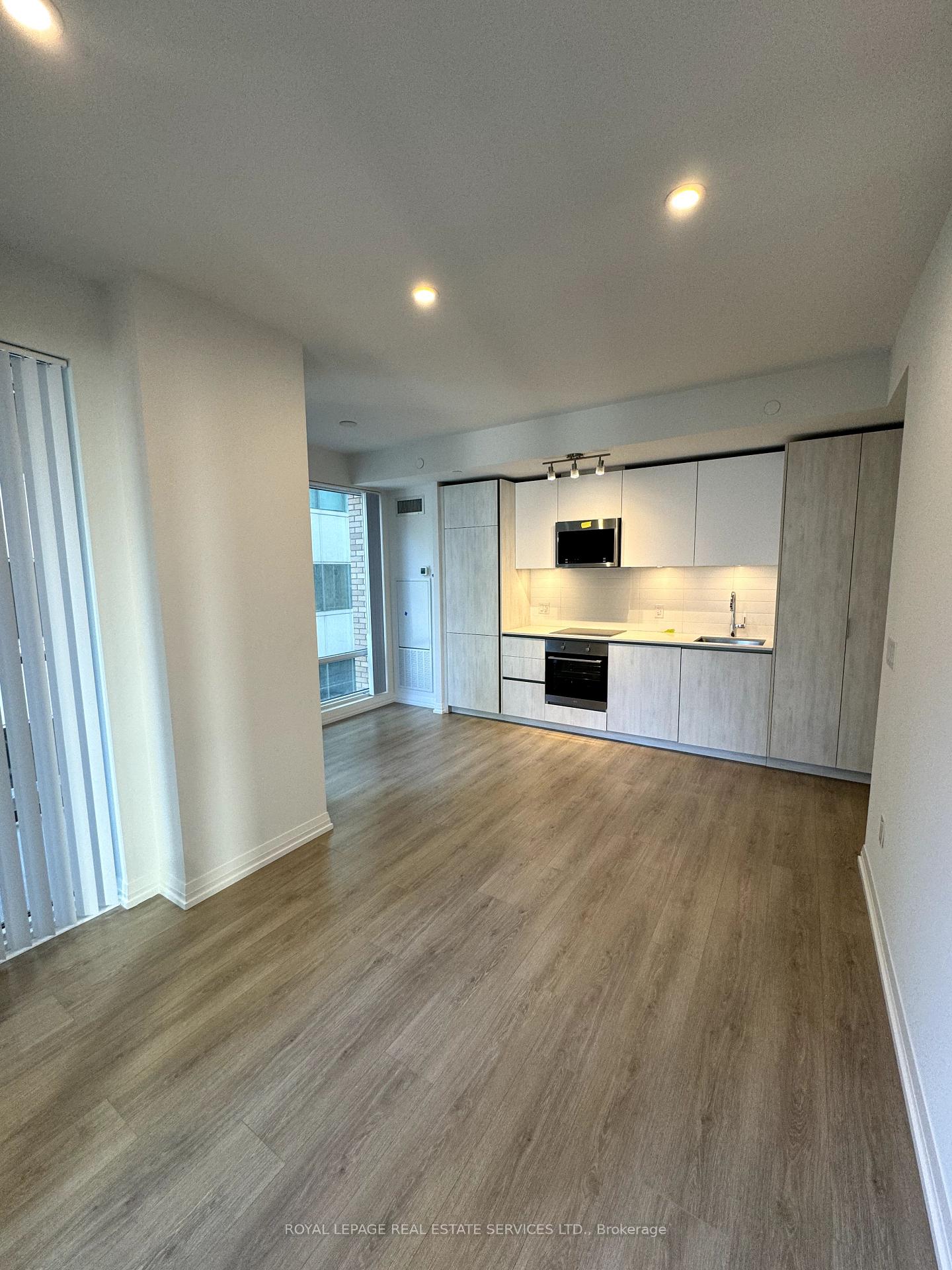 Photo 5 of Unit 1009, 8 Widmer Street, Toronto, Waterfront Communities — HOMEH