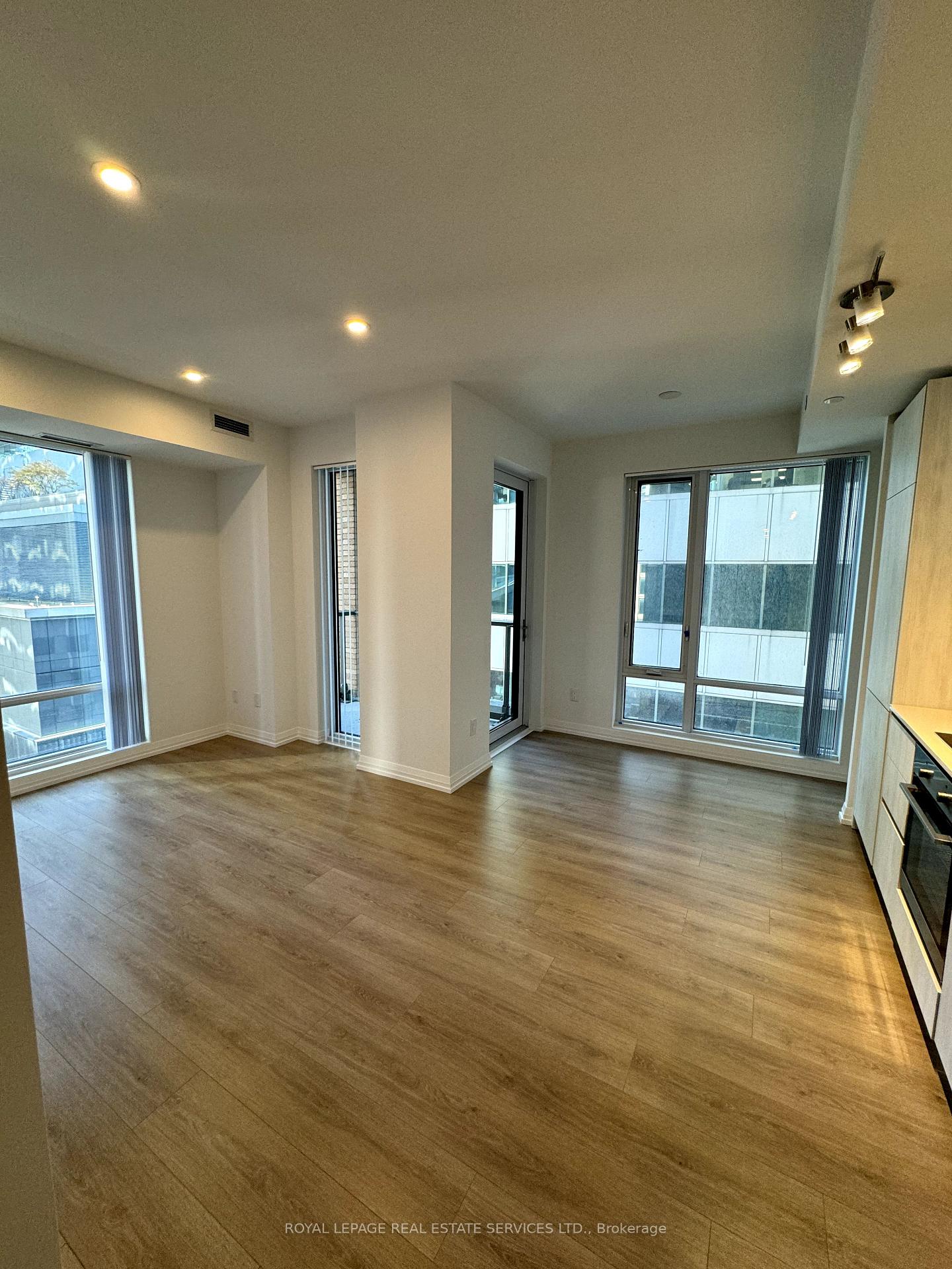 Photo 12 of Unit 1009, 8 Widmer Street, Toronto, Waterfront Communities — HOMEH