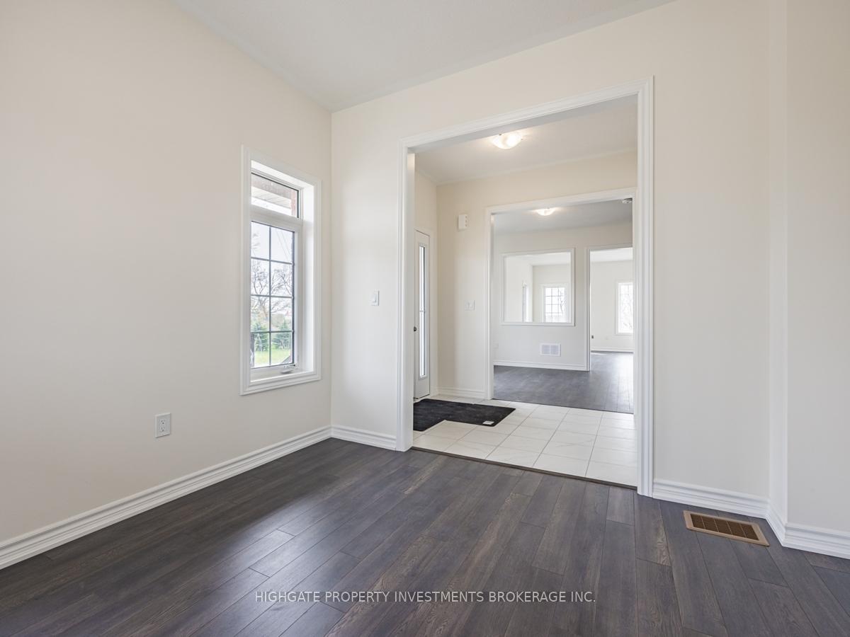 Photo 5 of 1 Jack Potts Way, Clarington, Courtice — HOMEH