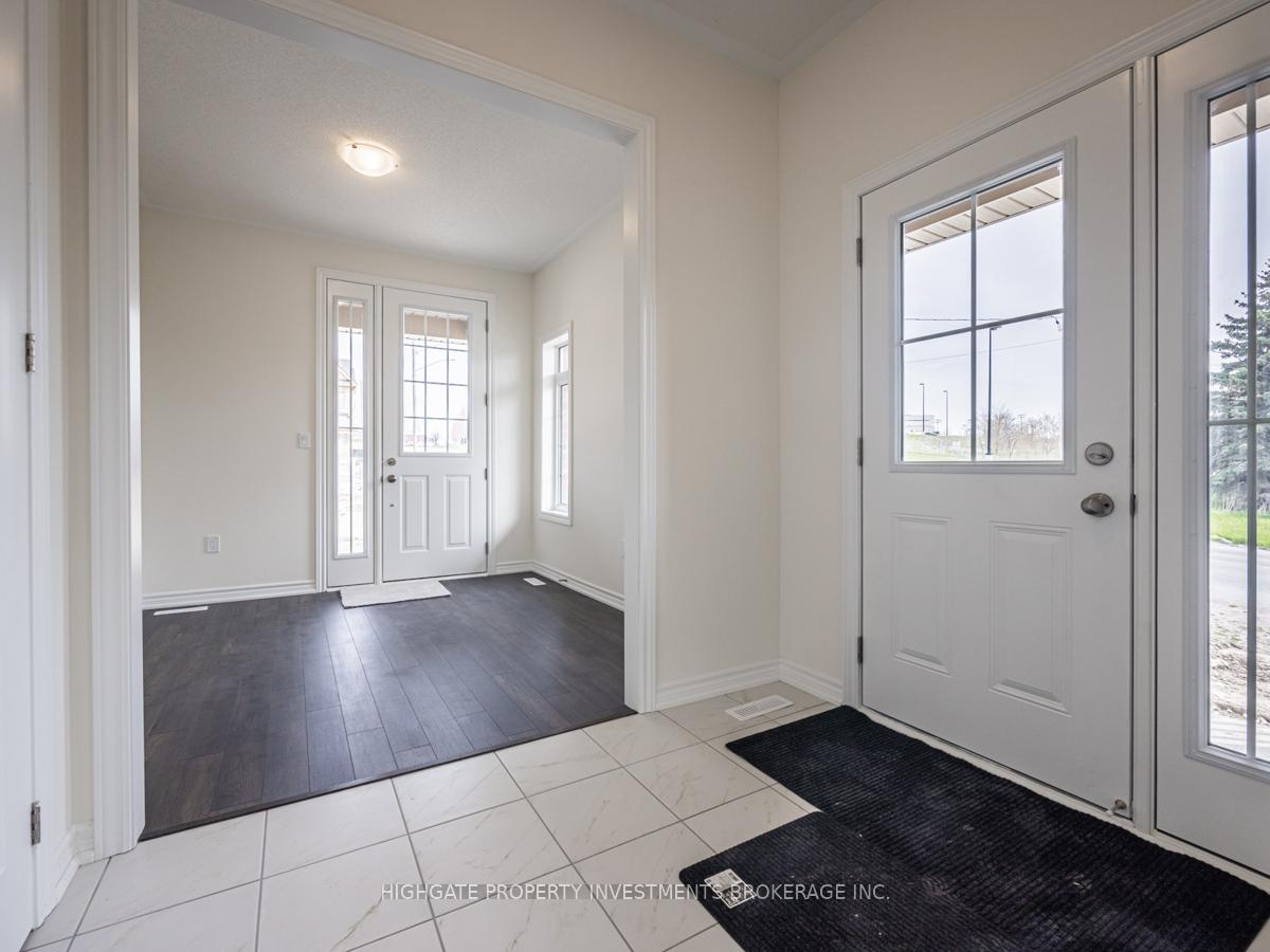 Photo 4 of 1 Jack Potts Way, Clarington, Courtice — HOMEH