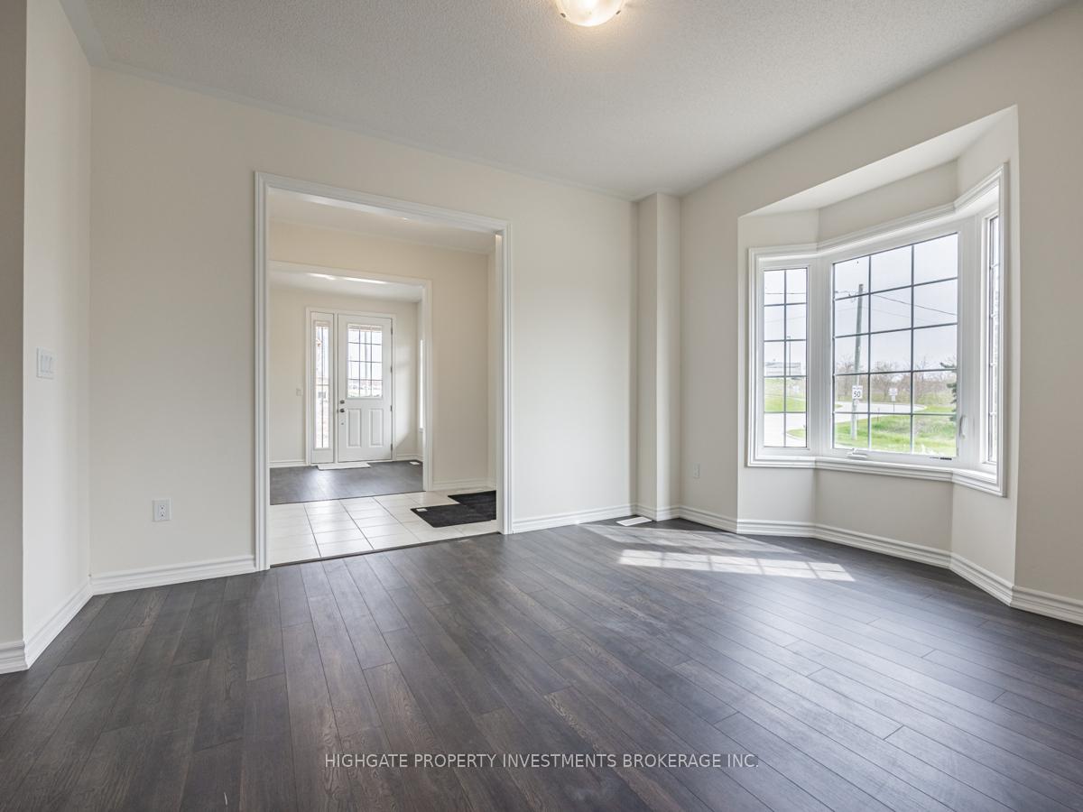 Photo 3 of 1 Jack Potts Way, Clarington, Courtice — HOMEH