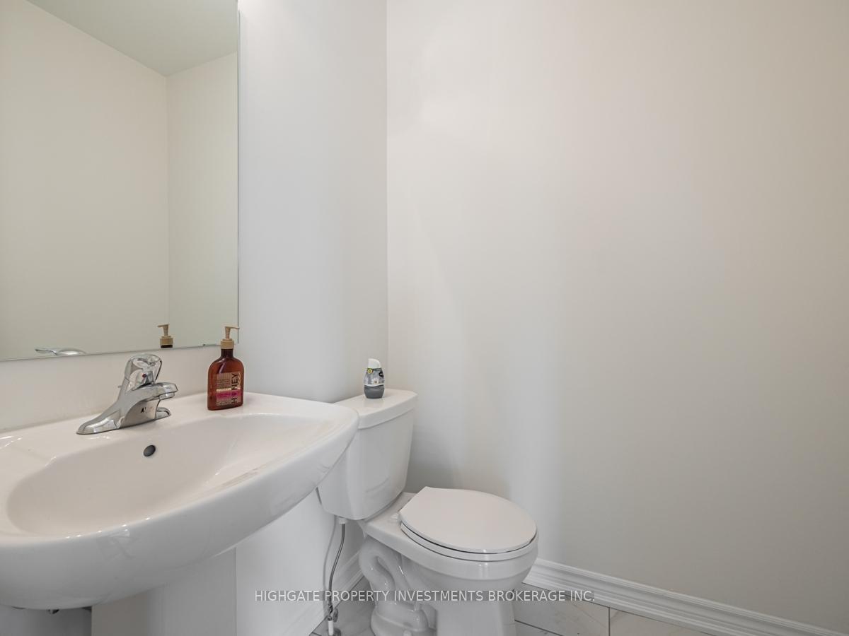 Photo 17 of 1 Jack Potts Way, Clarington, Courtice — HOMEH