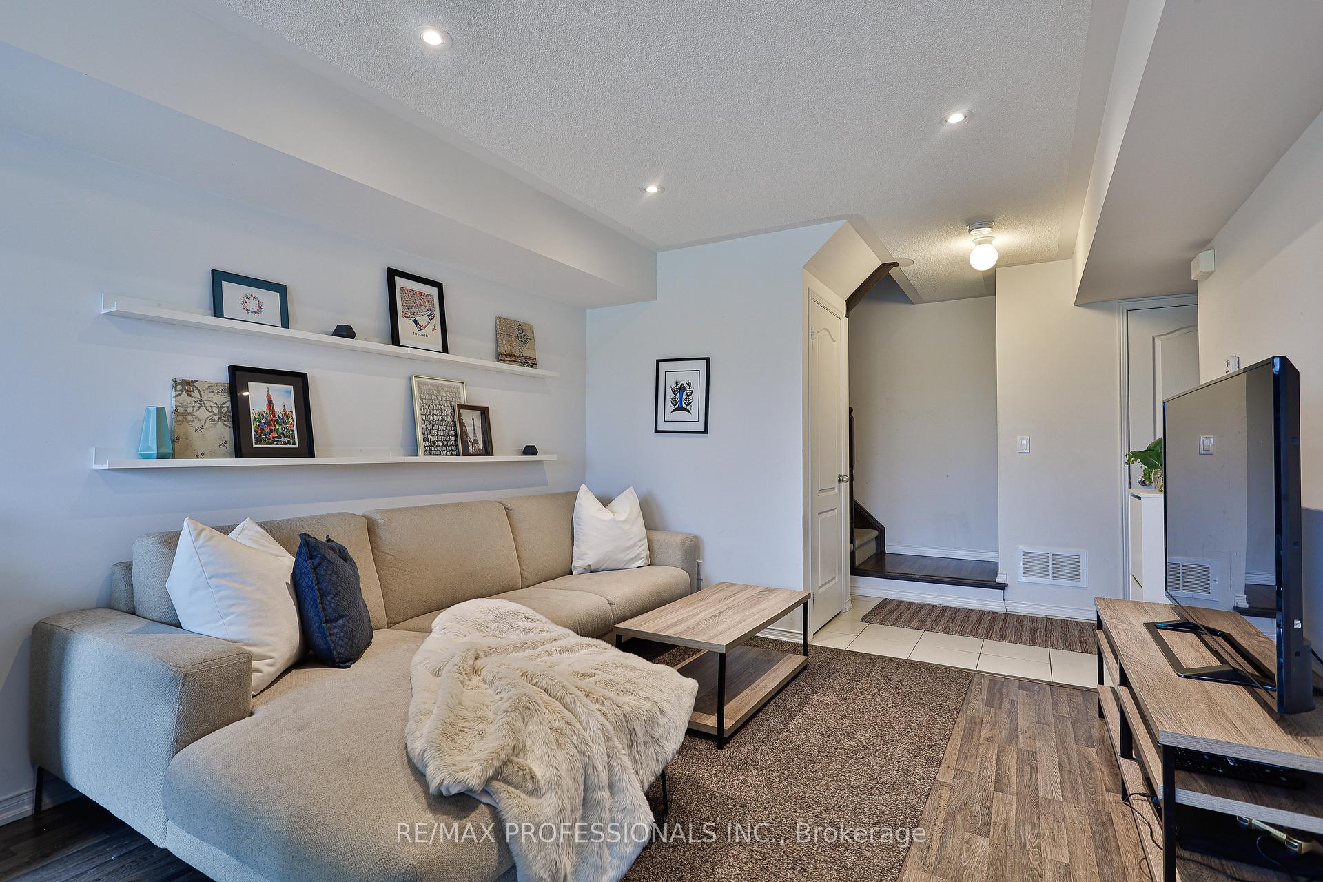 Photo 3 of Unit 515, 142 Widdicombe Hill Boulevard, Etobicoke, Willowridge-Martingrove-Richview — HOMEH
