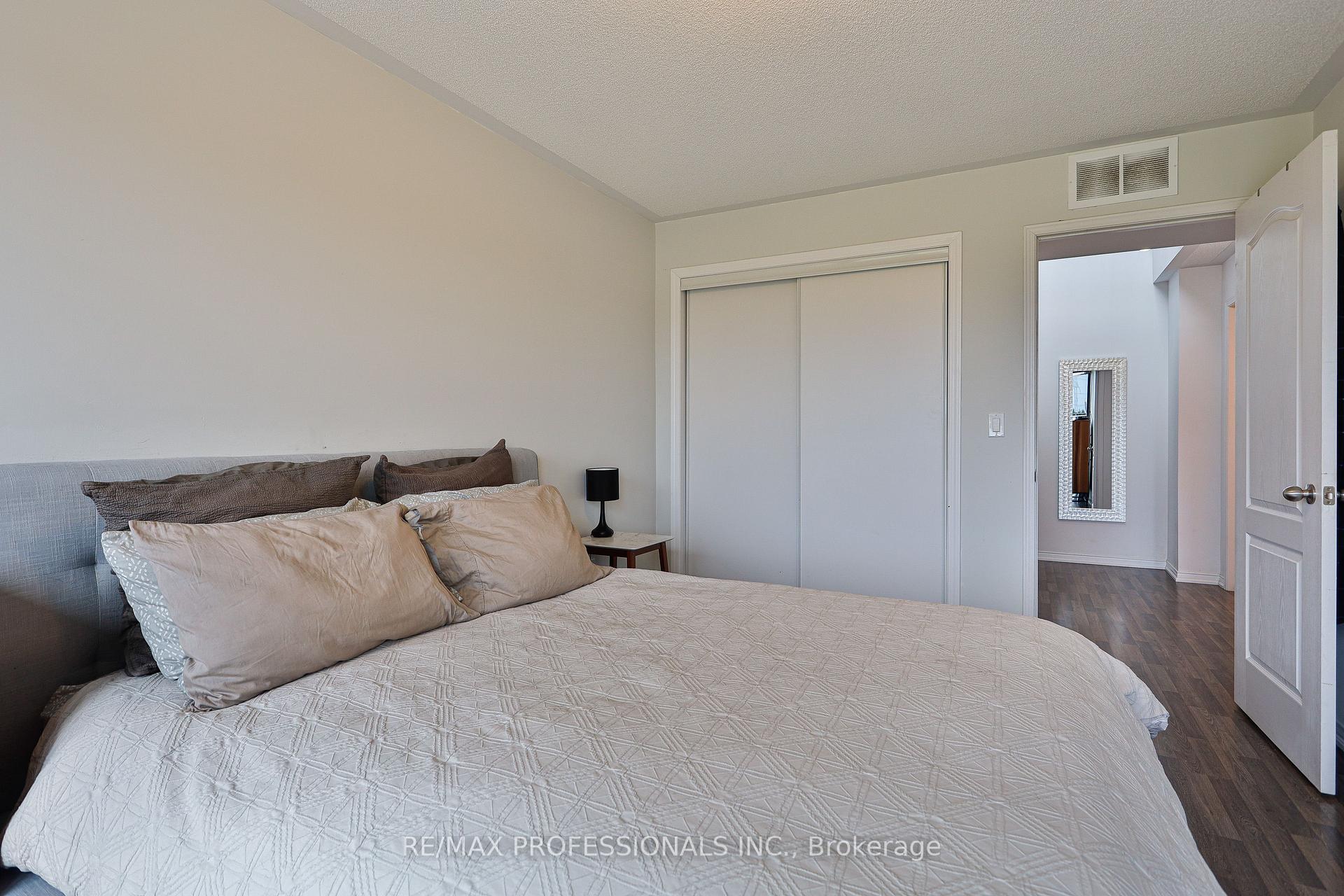 Photo 11 of Unit 515, 142 Widdicombe Hill Boulevard, Etobicoke, Willowridge-Martingrove-Richview — HOMEH