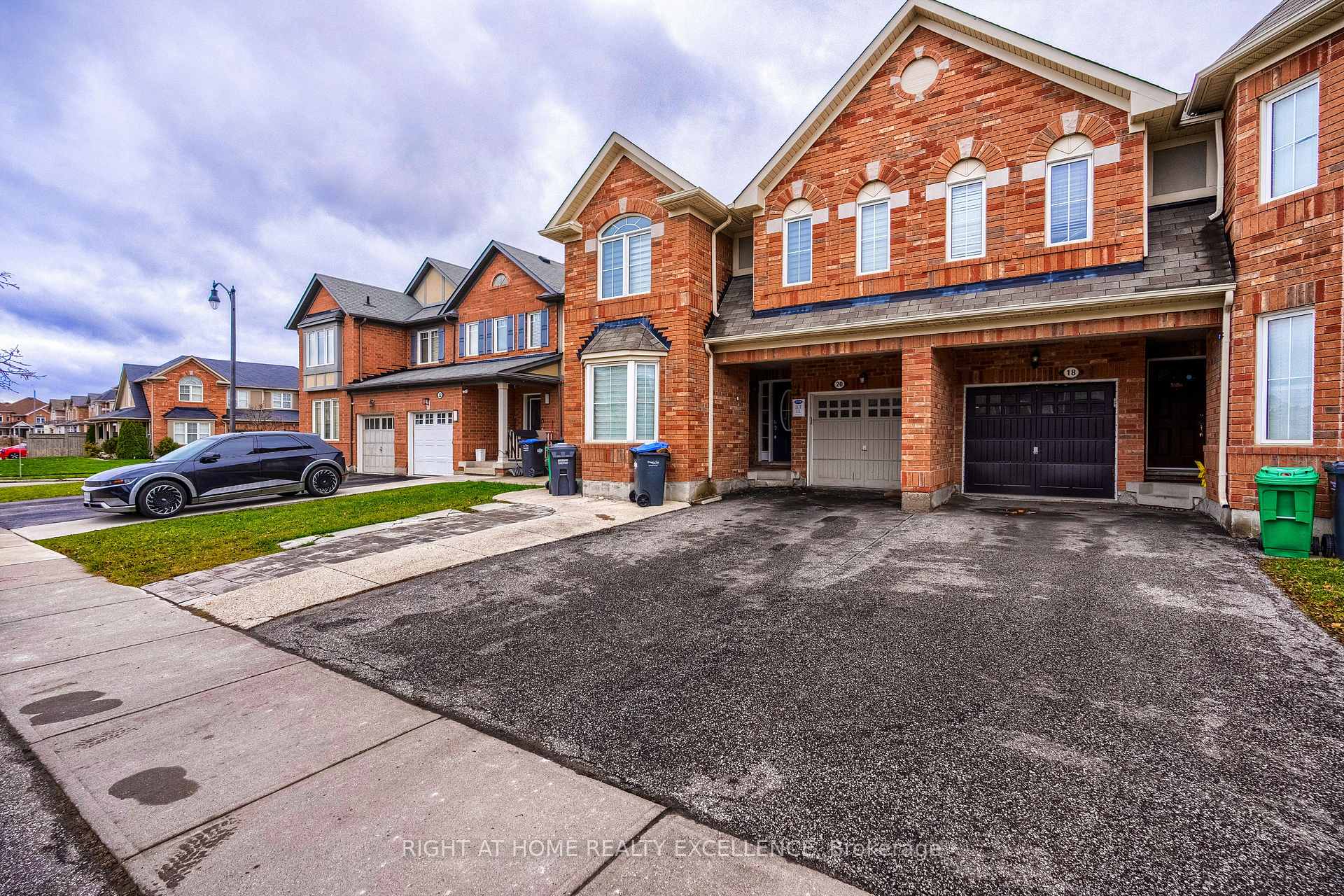 Photo 23 of 20 Caliper Road, Brampton, Bram West — HOMEH