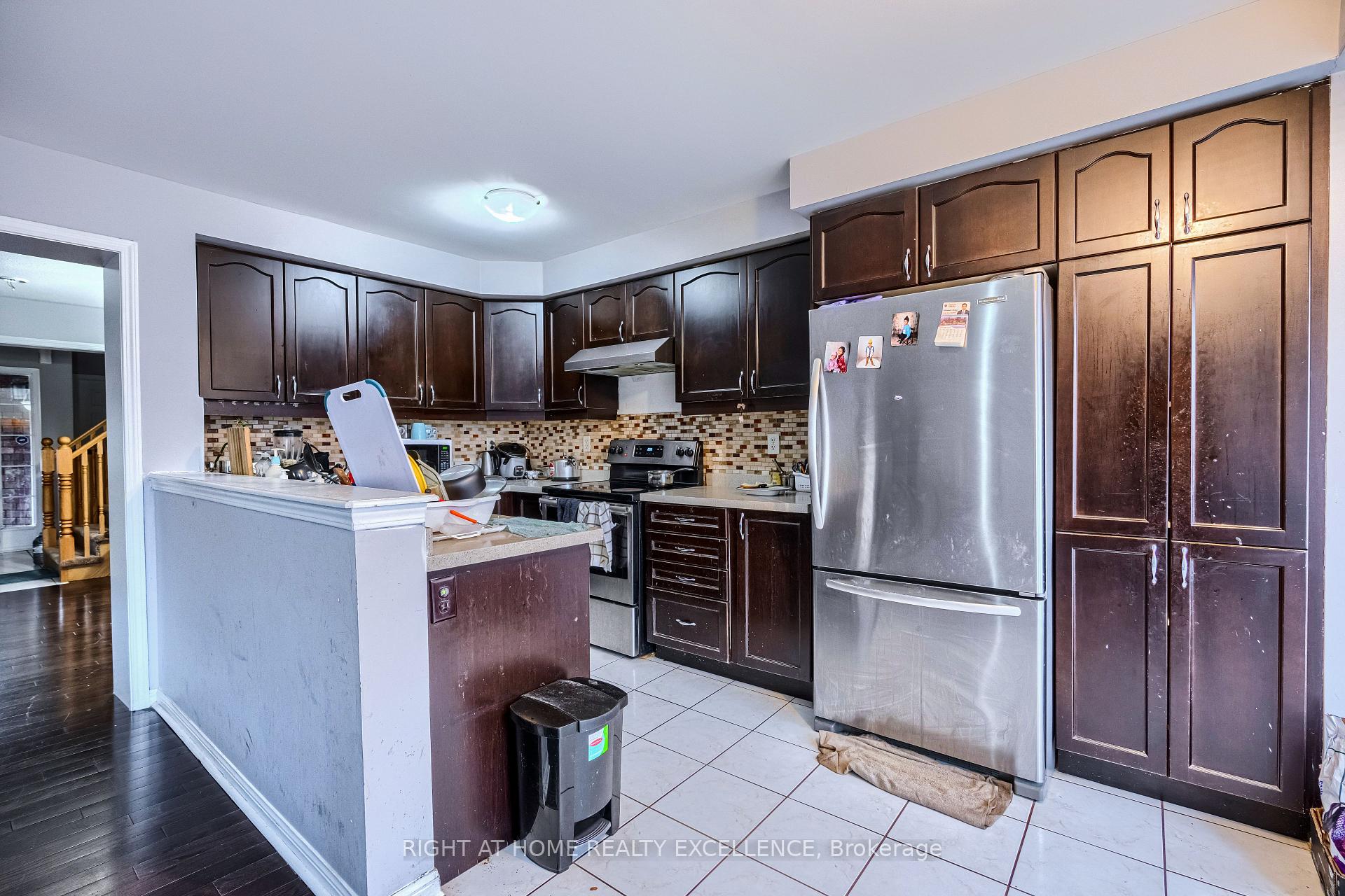 Photo 13 of 20 Caliper Road, Brampton, Bram West — HOMEH