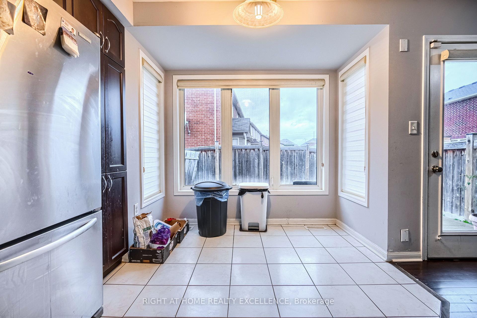 Photo 15 of 20 Caliper Road, Brampton, Bram West — HOMEH