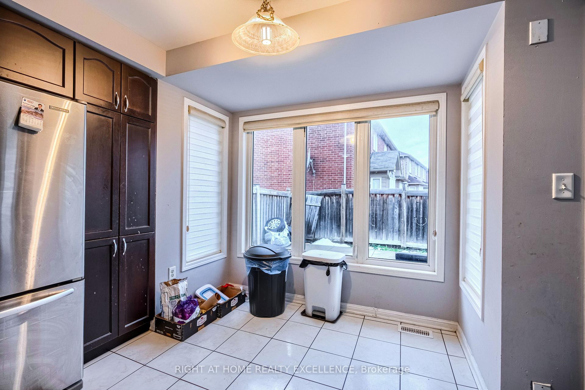 Photo 16 of 20 Caliper Road, Brampton, Bram West — HOMEH
