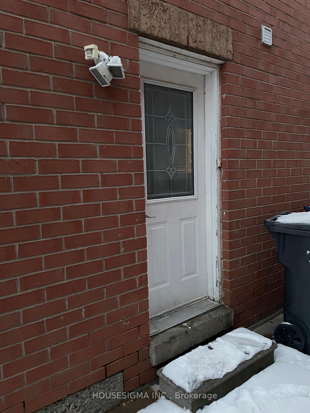 Photo 2 of Unit , Lower, 25 Mannel Crescent, Brampton, Fletcher's West — HOMEH