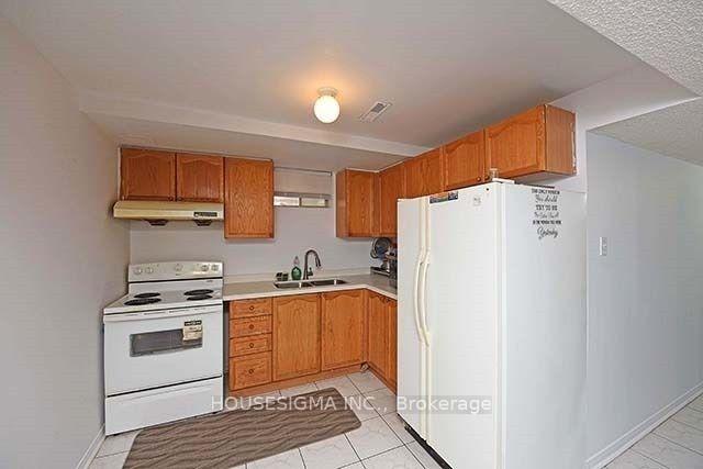 Photo 3 of Unit , Lower, 25 Mannel Crescent, Brampton, Fletcher's West — HOMEH
