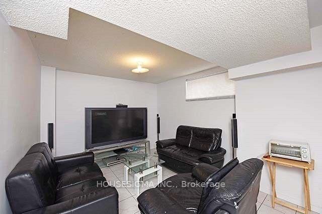 Photo 4 of Unit , Lower, 25 Mannel Crescent, Brampton, Fletcher's West — HOMEH