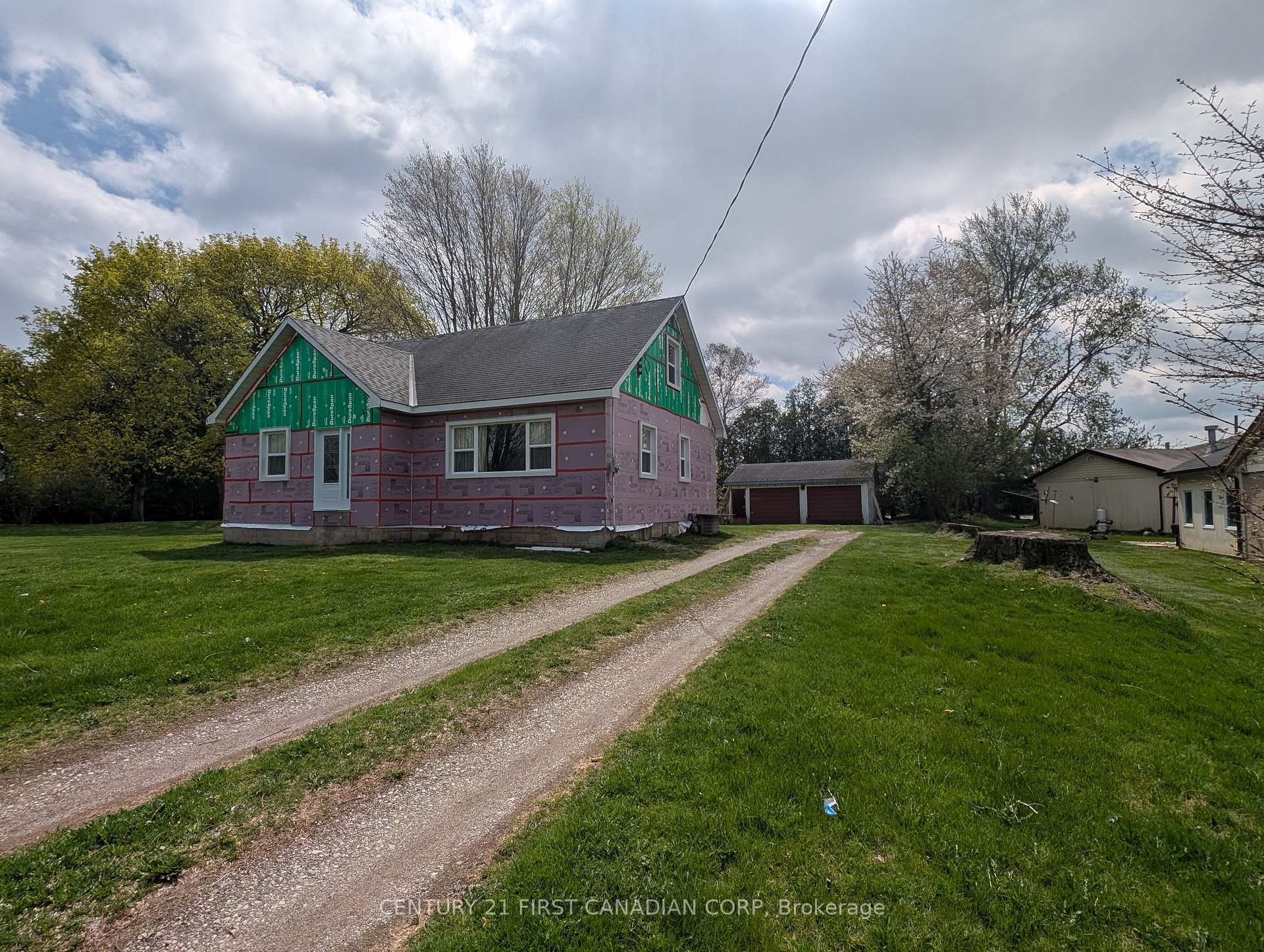 Photo 1 of 211 King Edward Street, Brant, Paris — HOMEH
