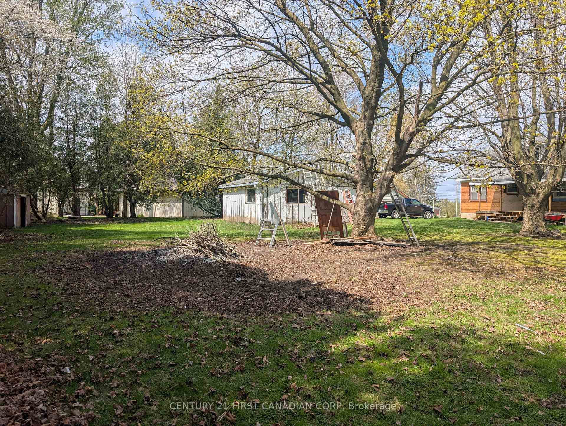 Photo 3 of 211 King Edward Street, Brant, Paris — HOMEH