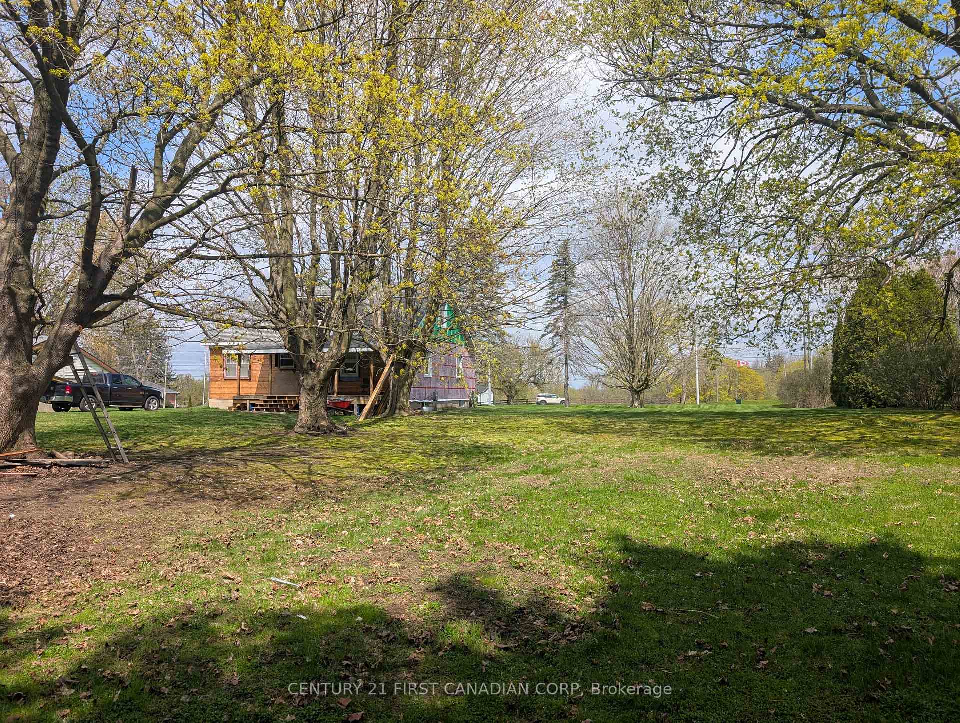 Photo 4 of 211 King Edward Street, Brant, Paris — HOMEH