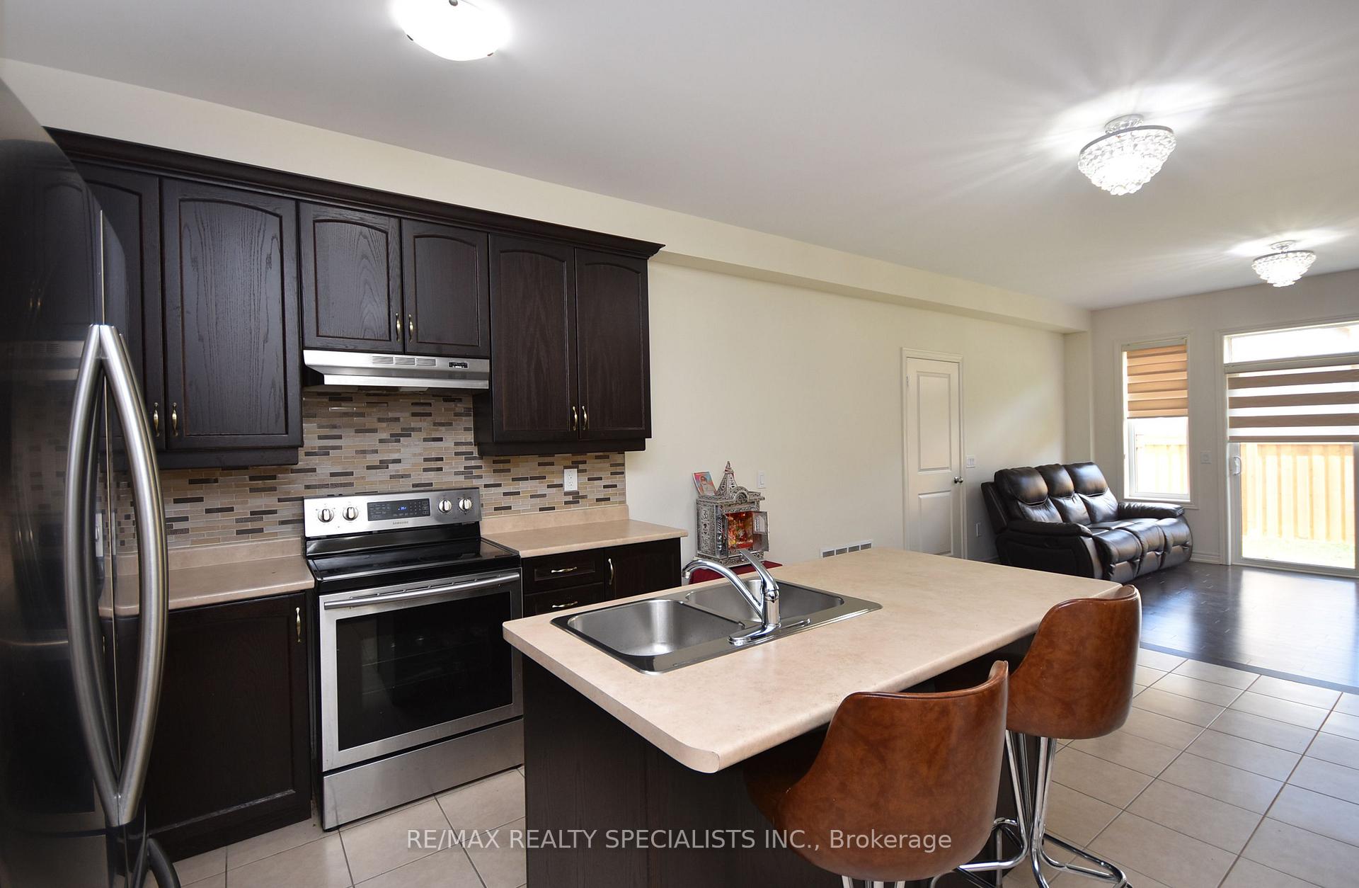 Photo 4 of 14 Pennycross Crescent, Brampton, Northwest Brampton — HOMEH