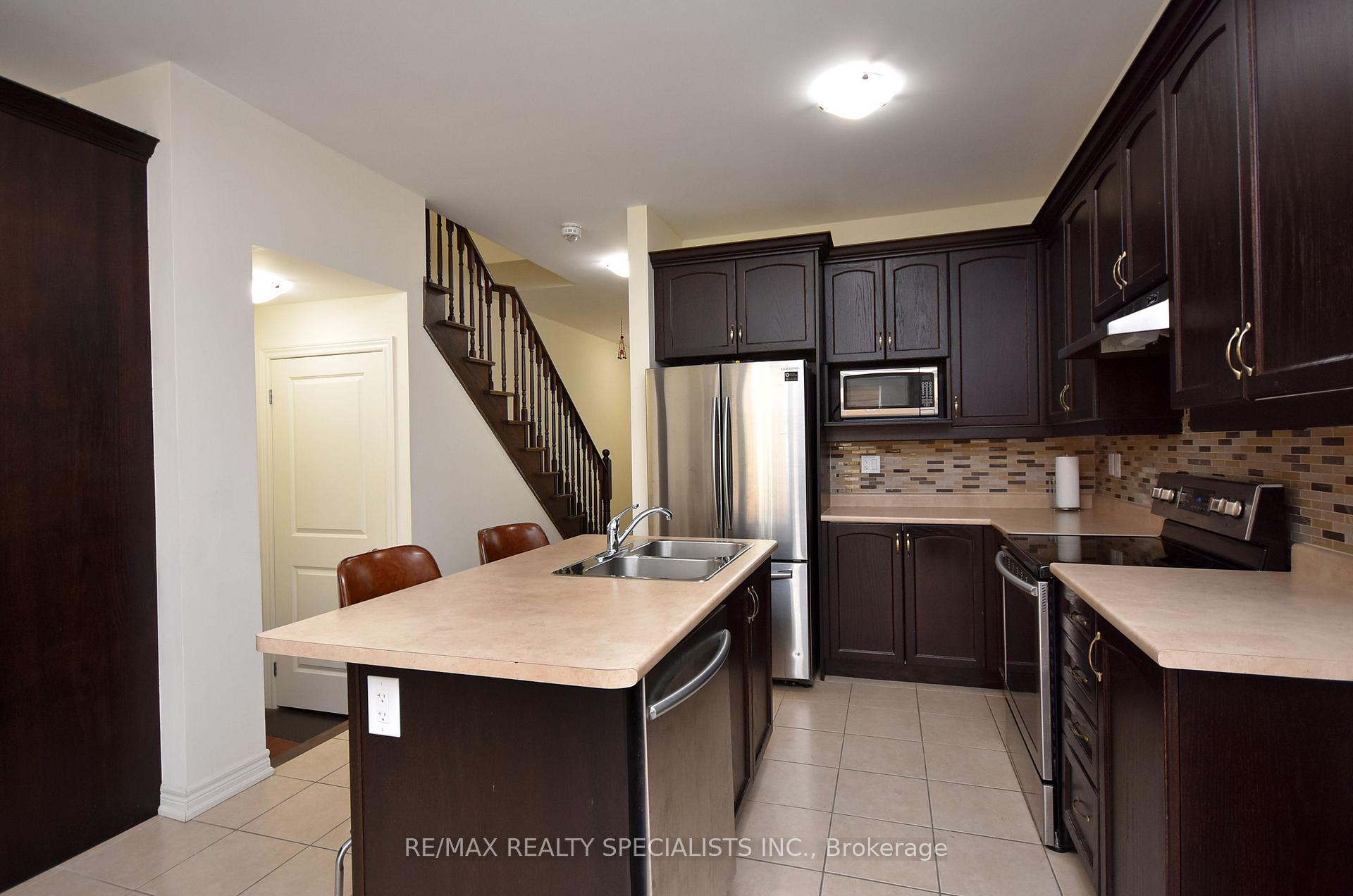 Photo 9 of 14 Pennycross Crescent, Brampton, Northwest Brampton — HOMEH