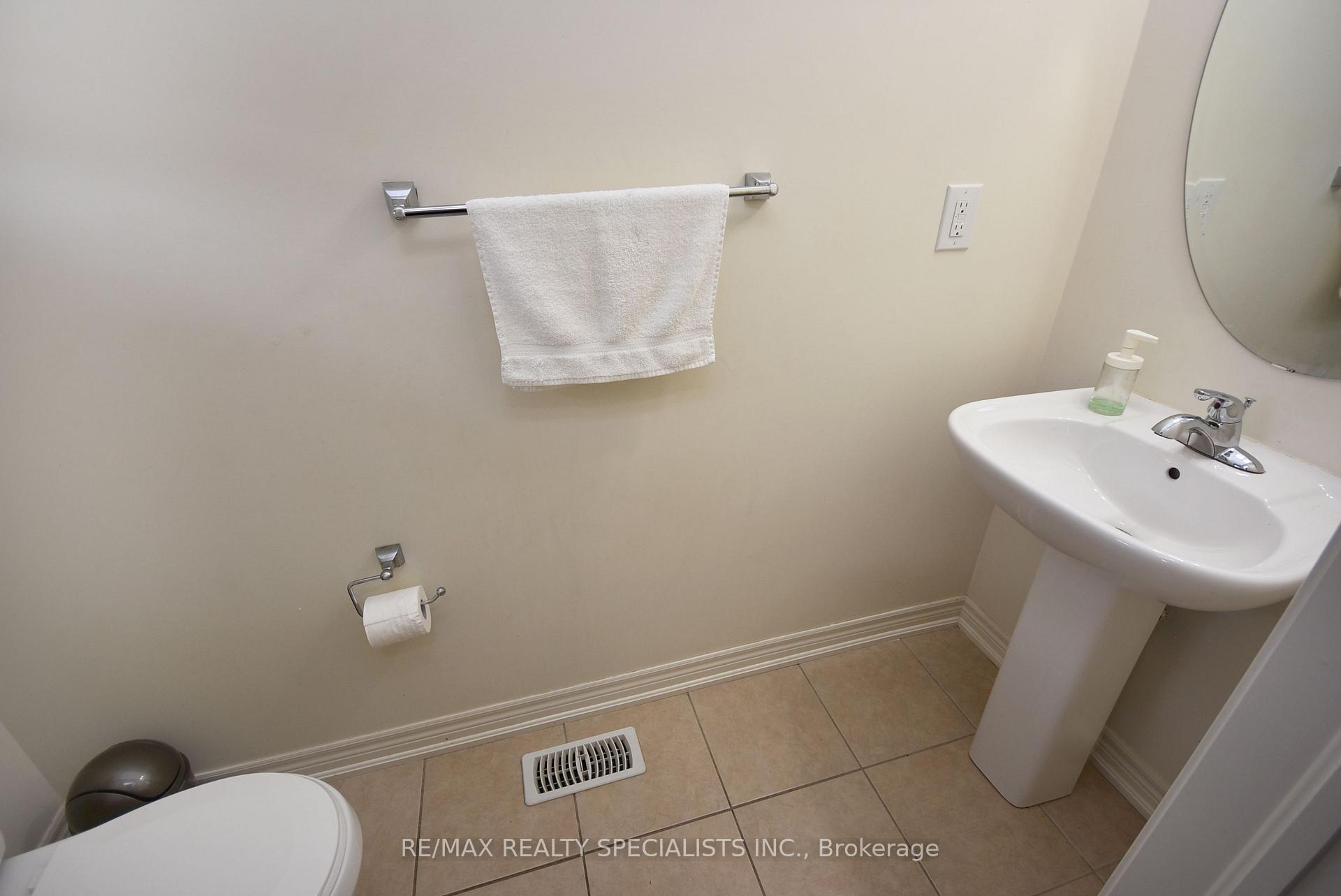 Photo 10 of 14 Pennycross Crescent, Brampton, Northwest Brampton — HOMEH