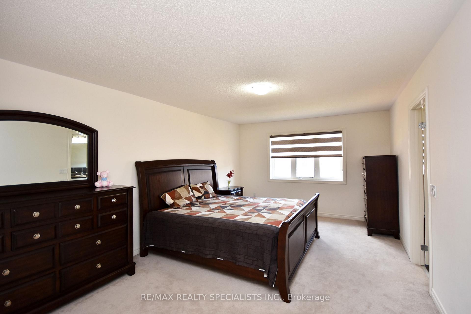 Photo 11 of 14 Pennycross Crescent, Brampton, Northwest Brampton — HOMEH