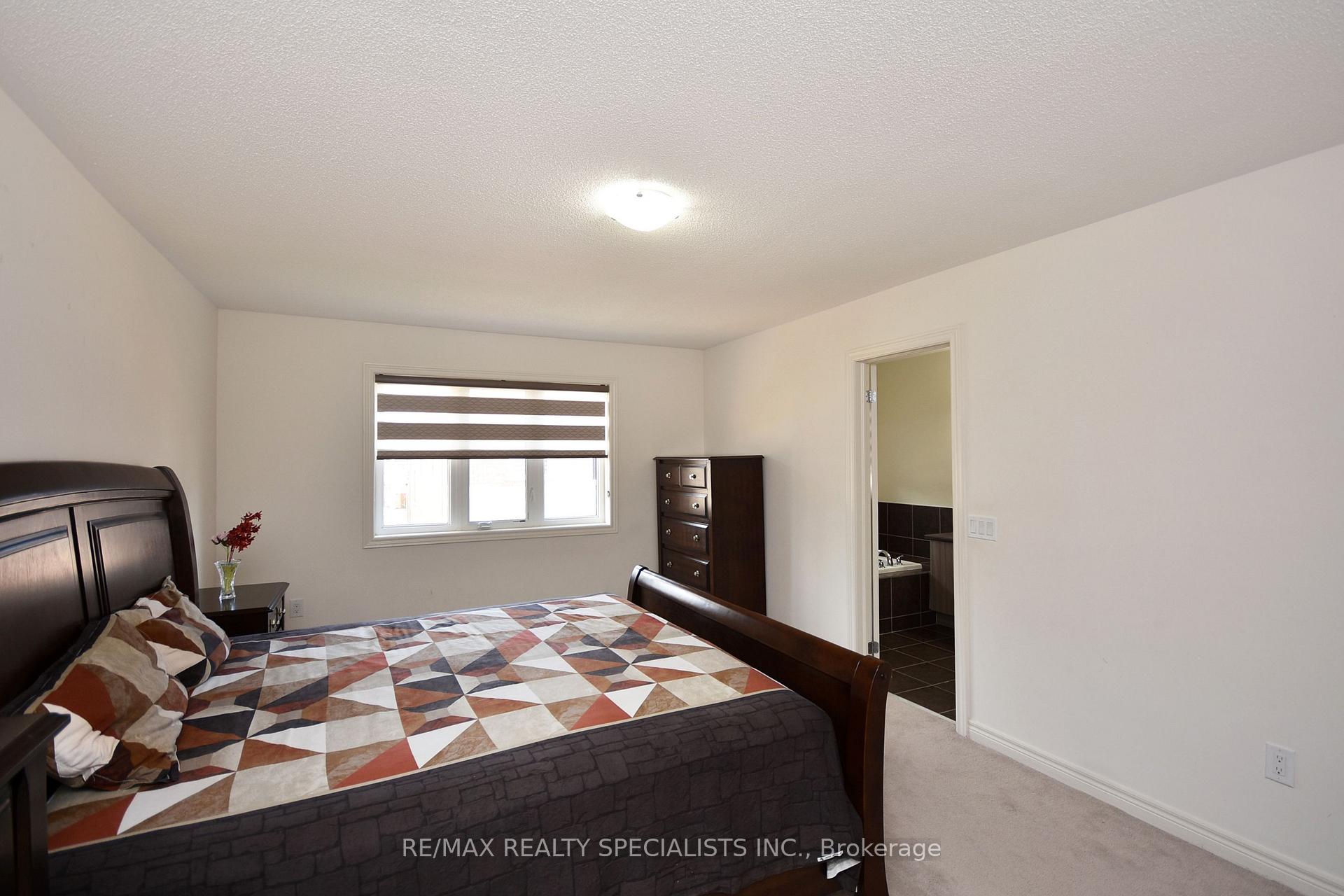 Photo 12 of 14 Pennycross Crescent, Brampton, Northwest Brampton — HOMEH