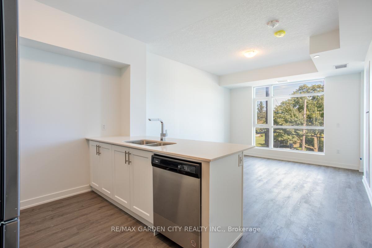 Photo 8 of Unit 216, 600 North Service Road, Hamilton, Lakeshore — HOMEH