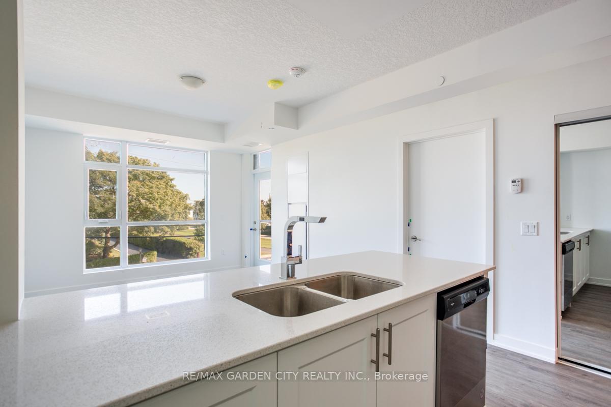 Photo 13 of Unit 216, 600 North Service Road, Hamilton, Lakeshore — HOMEH