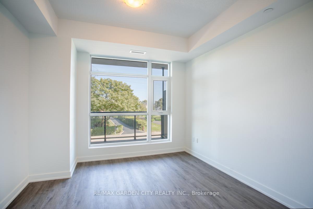 Photo 14 of Unit 216, 600 North Service Road, Hamilton, Lakeshore — HOMEH