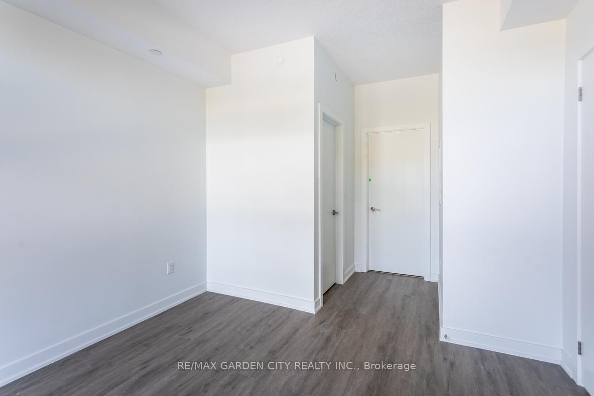 Photo 15 of Unit 216, 600 North Service Road, Hamilton, Lakeshore — HOMEH