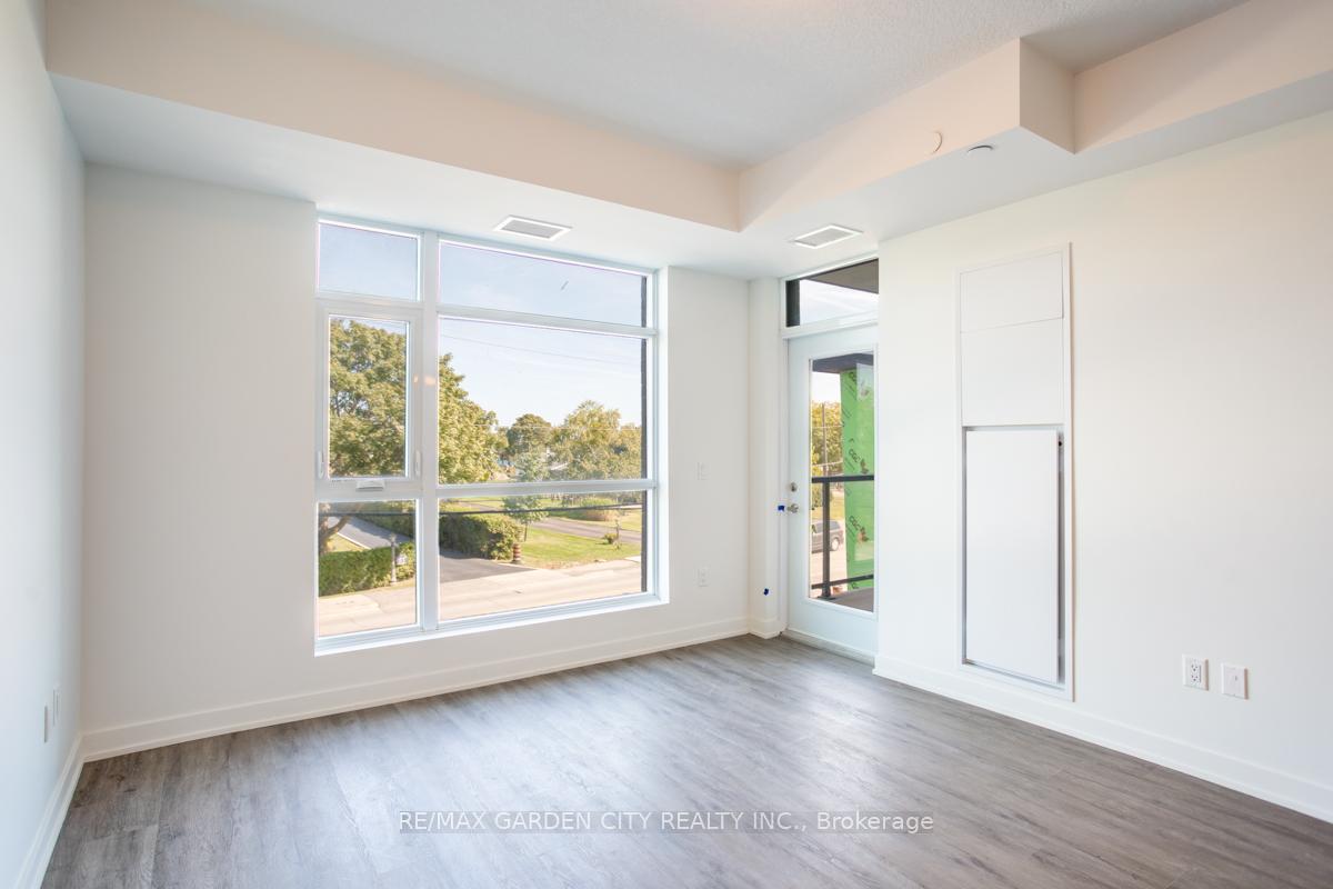 Photo 19 of Unit 216, 600 North Service Road, Hamilton, Lakeshore — HOMEH