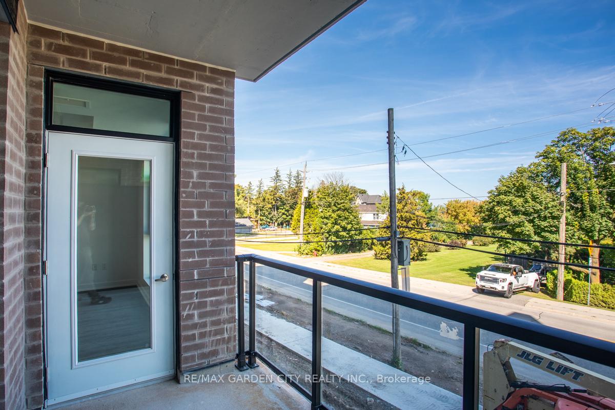 Photo 21 of Unit 216, 600 North Service Road, Hamilton, Lakeshore — HOMEH