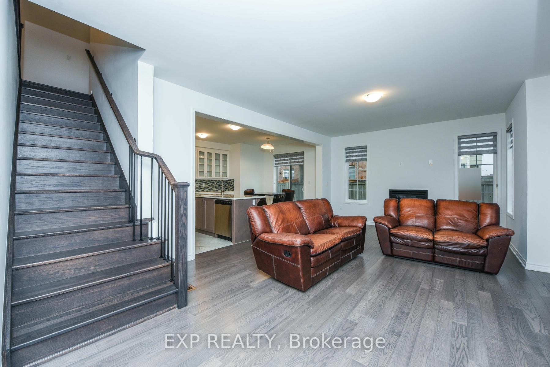 Photo 11 of 2 Keppel Circle, Brampton, Northwest Brampton — HOMEH