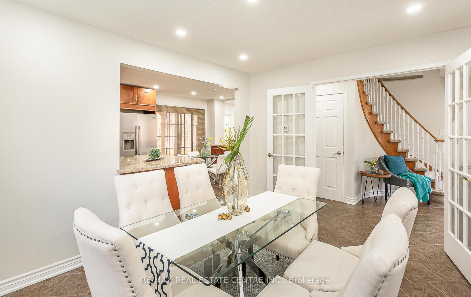 Photo 5 of 14 Brydon Crescent, Brampton, Northwood Park — HOMEH